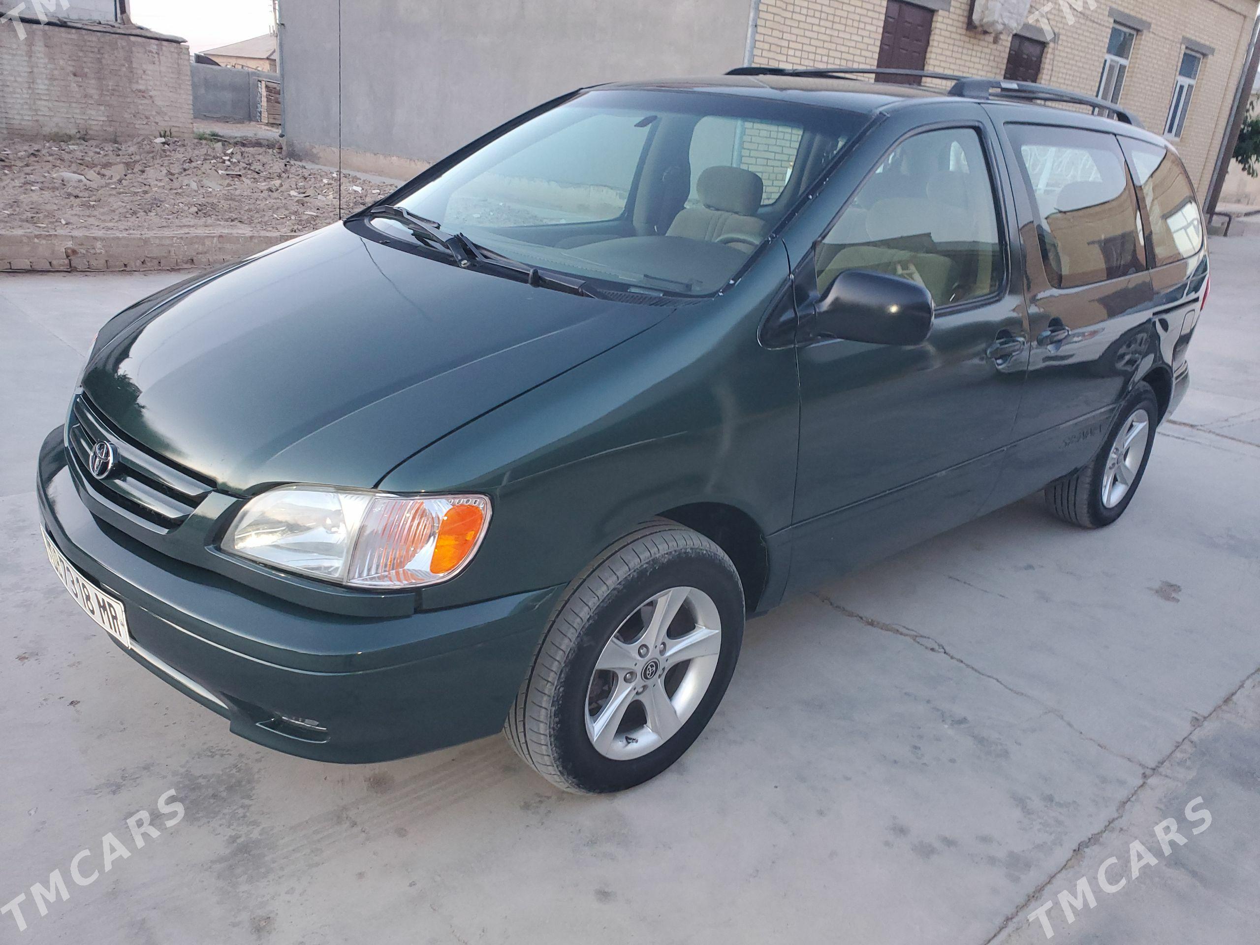 Toyota Sienna 2002 - 190 000 TMT - Байрамали - img 1