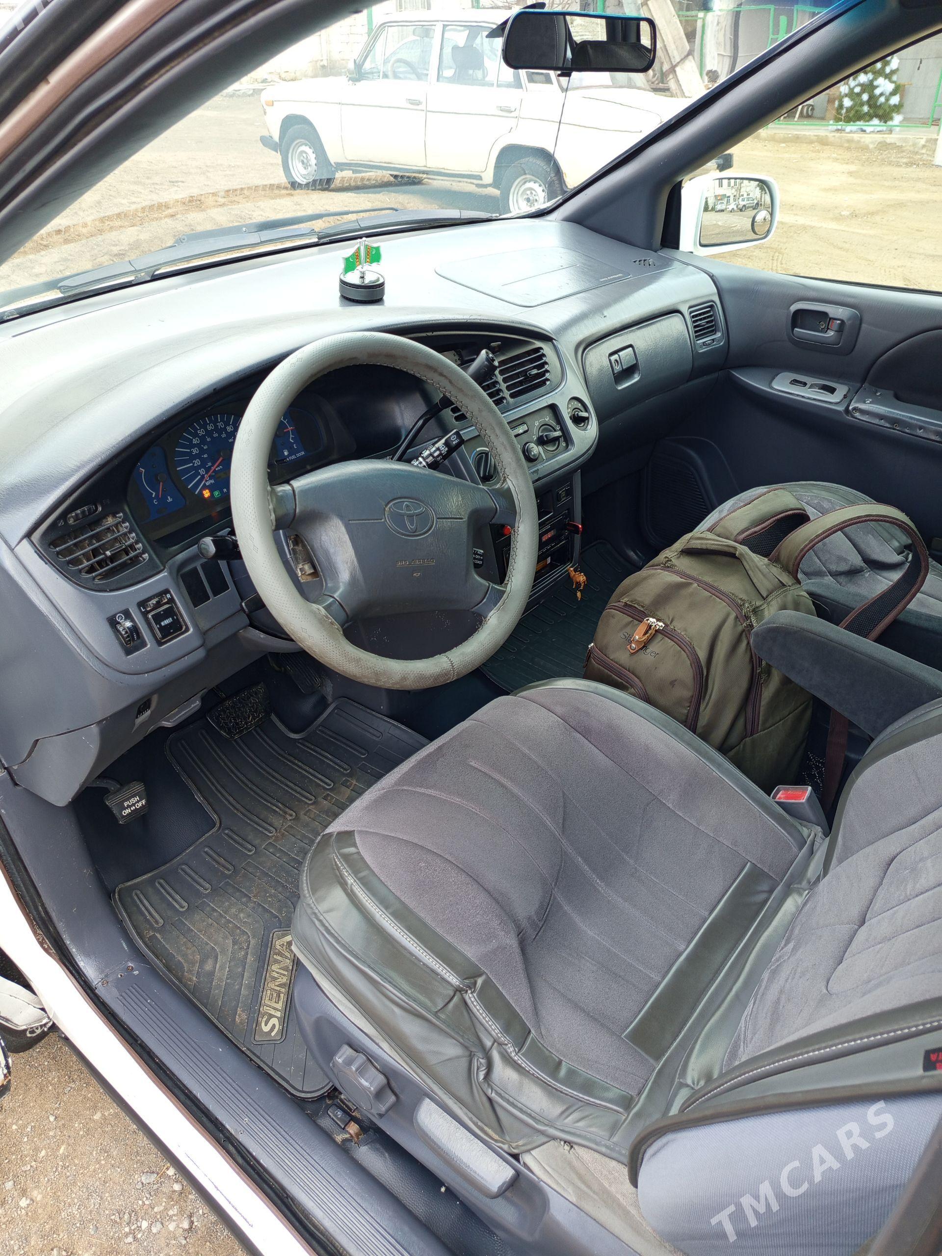 Toyota Sienna 2000 - 150 000 TMT - Туркменбаши - img 1