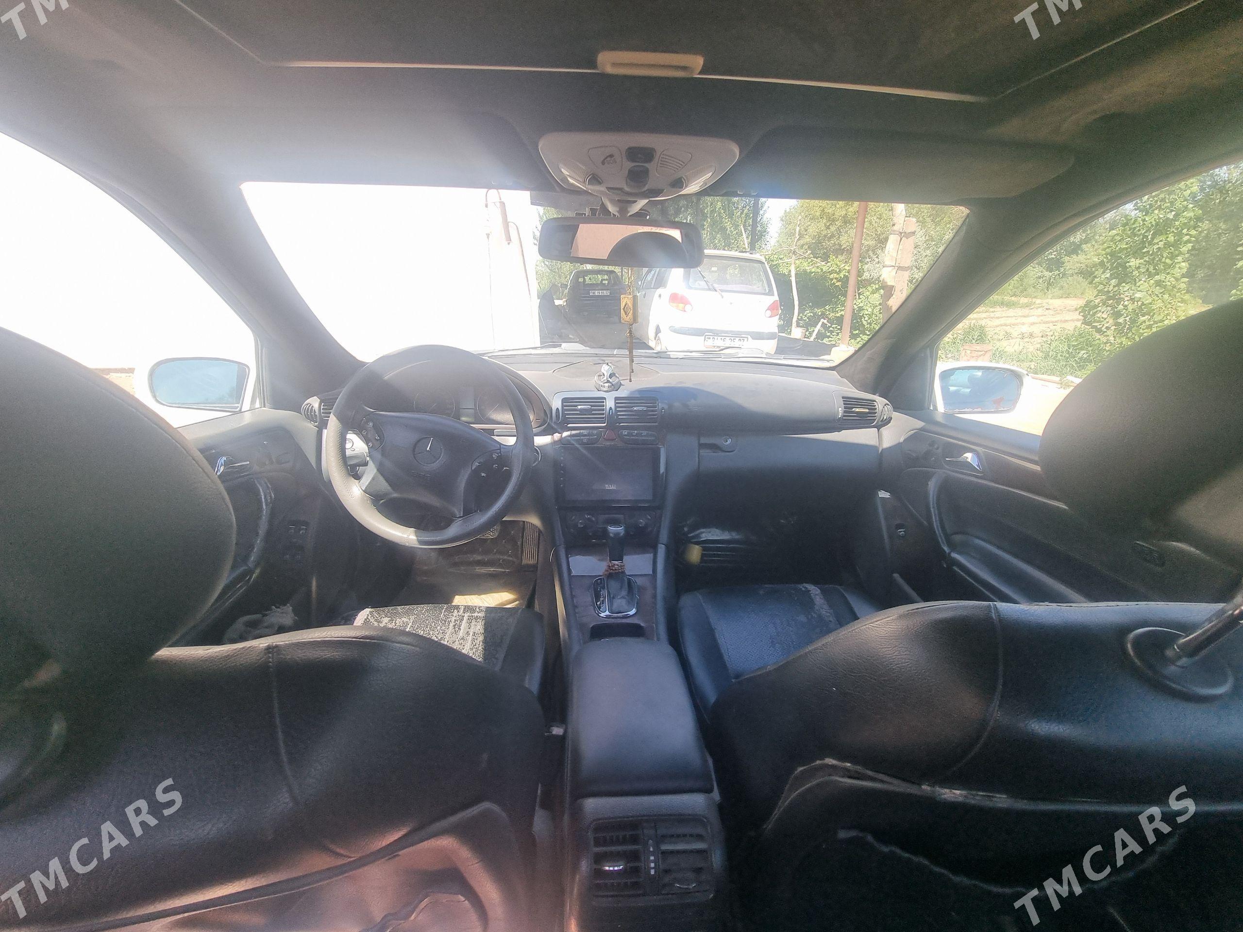 Mercedes-Benz C-Class 2002 - 90 000 TMT - Gubadag - img 1