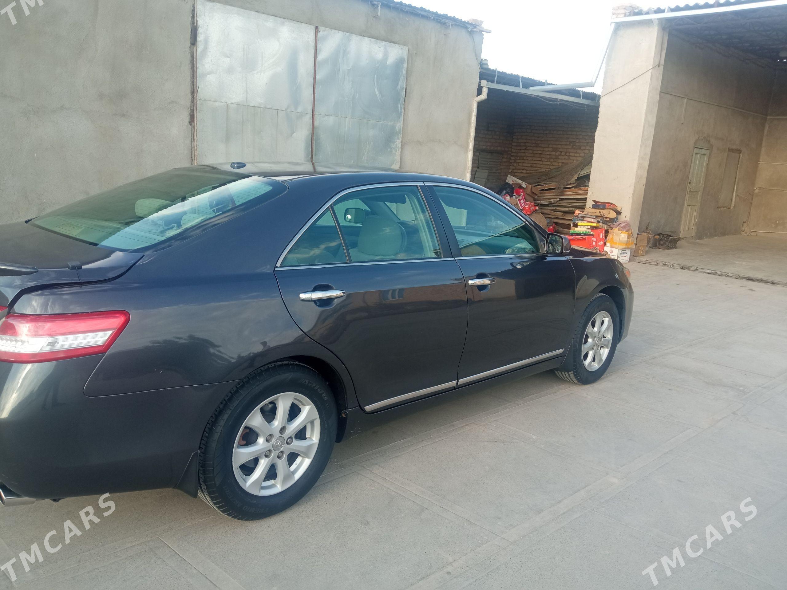 Toyota Camry 2011 - 210 000 TMT - Фарап - img 1