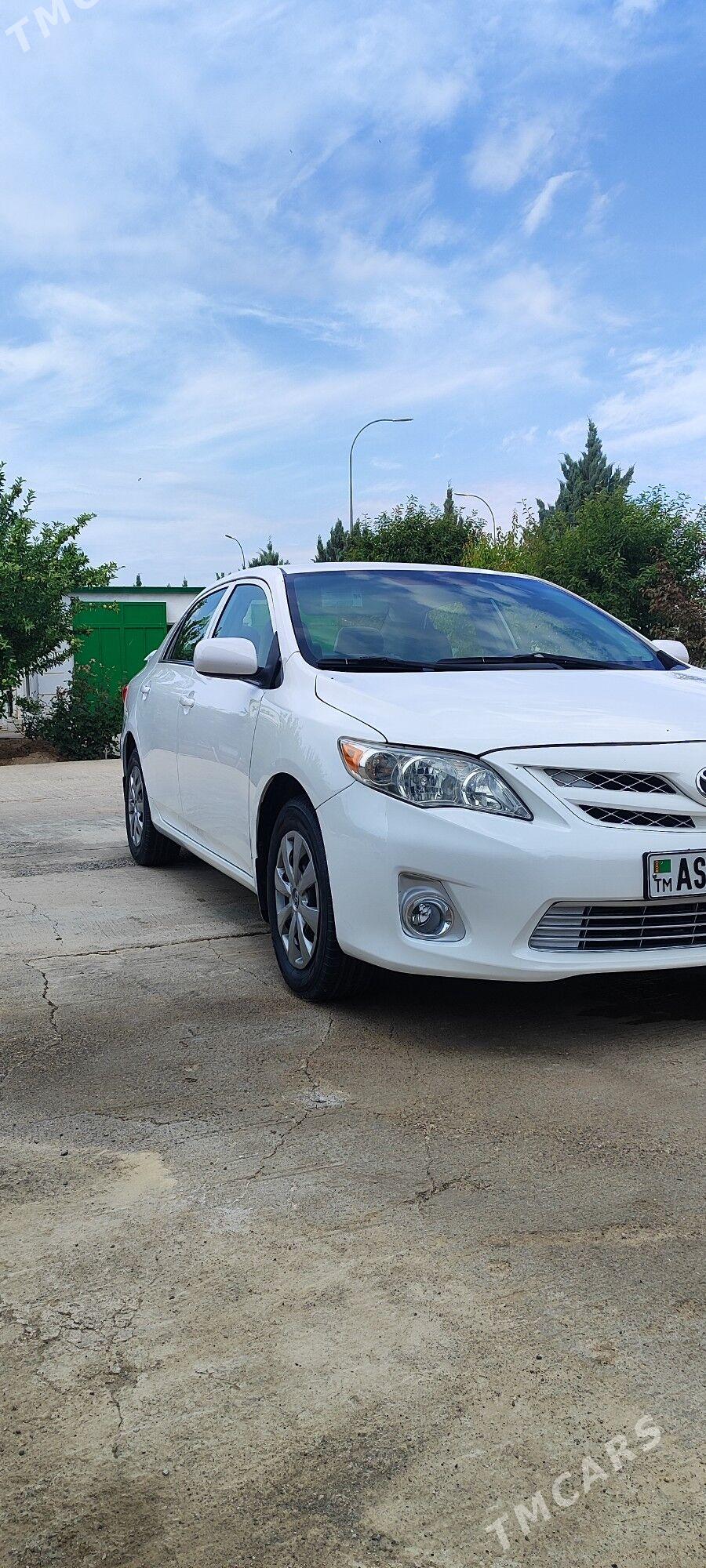 Toyota Corolla 2013 - 230 000 TMT - Тязе заман - img 1