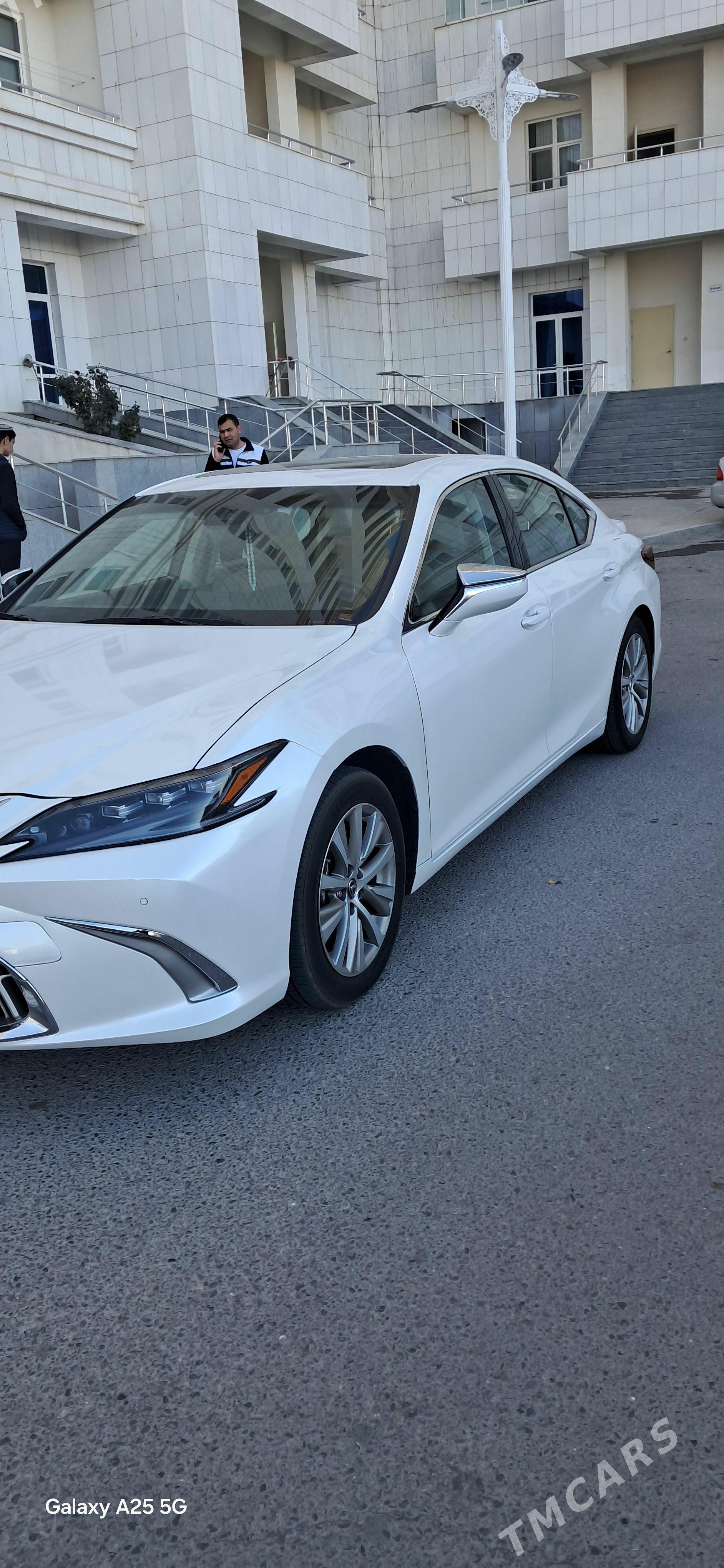 Lexus ES 350 2021 - 620 000 TMT - Гурбансолтан Едже - img 1