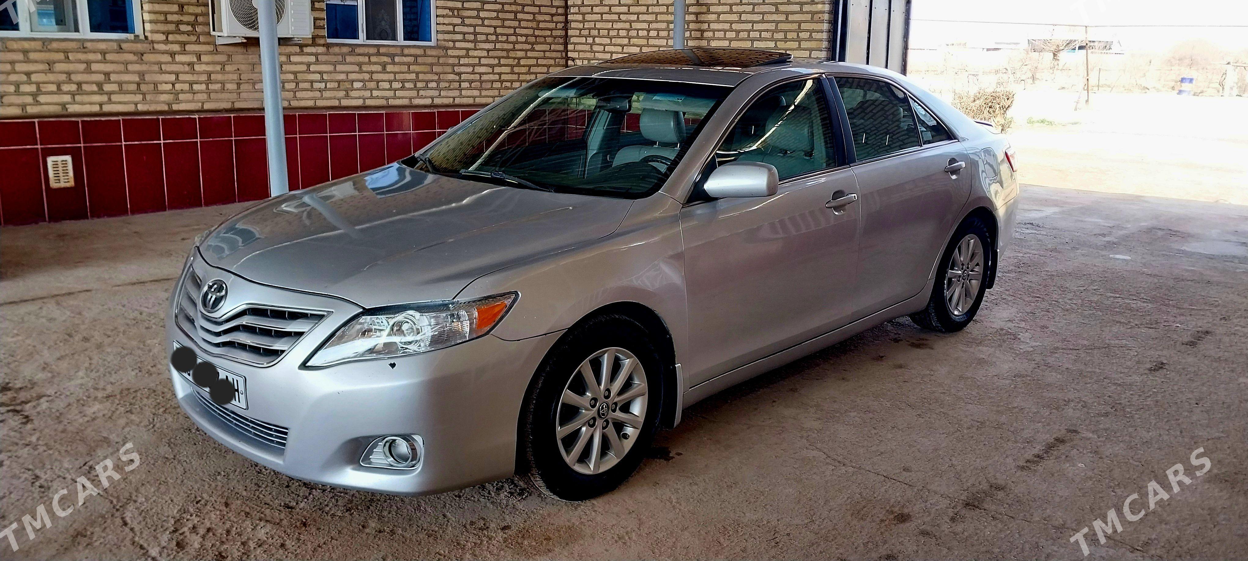 Toyota Camry 2011 - 225 000 TMT - Теджен - img 1