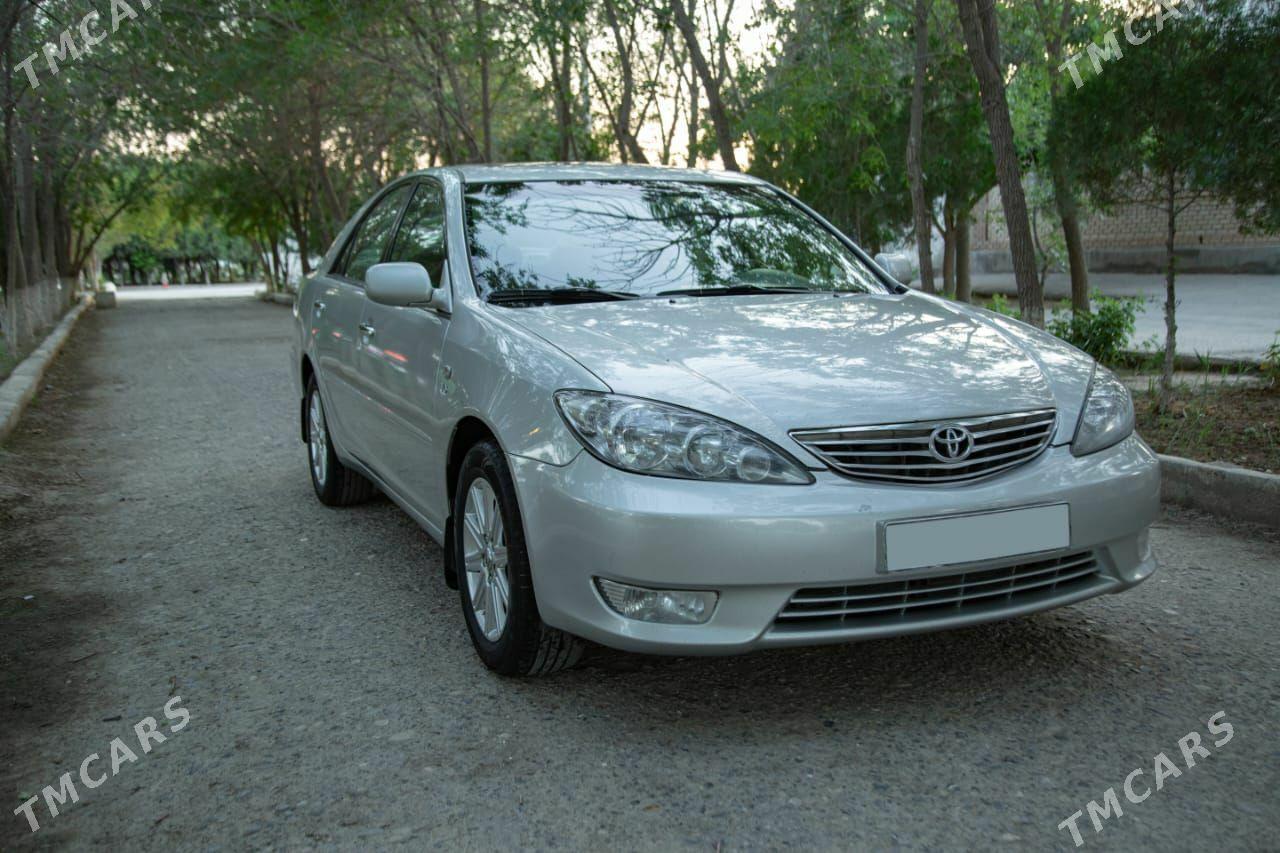 Toyota Camry 2004 - 235 000 TMT - Теджен - img 1