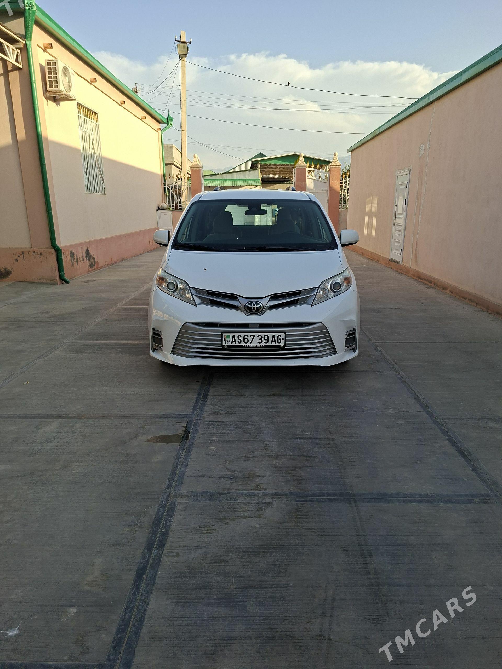 Toyota Sienna 2019 - 595 000 TMT - Gökje - img 1