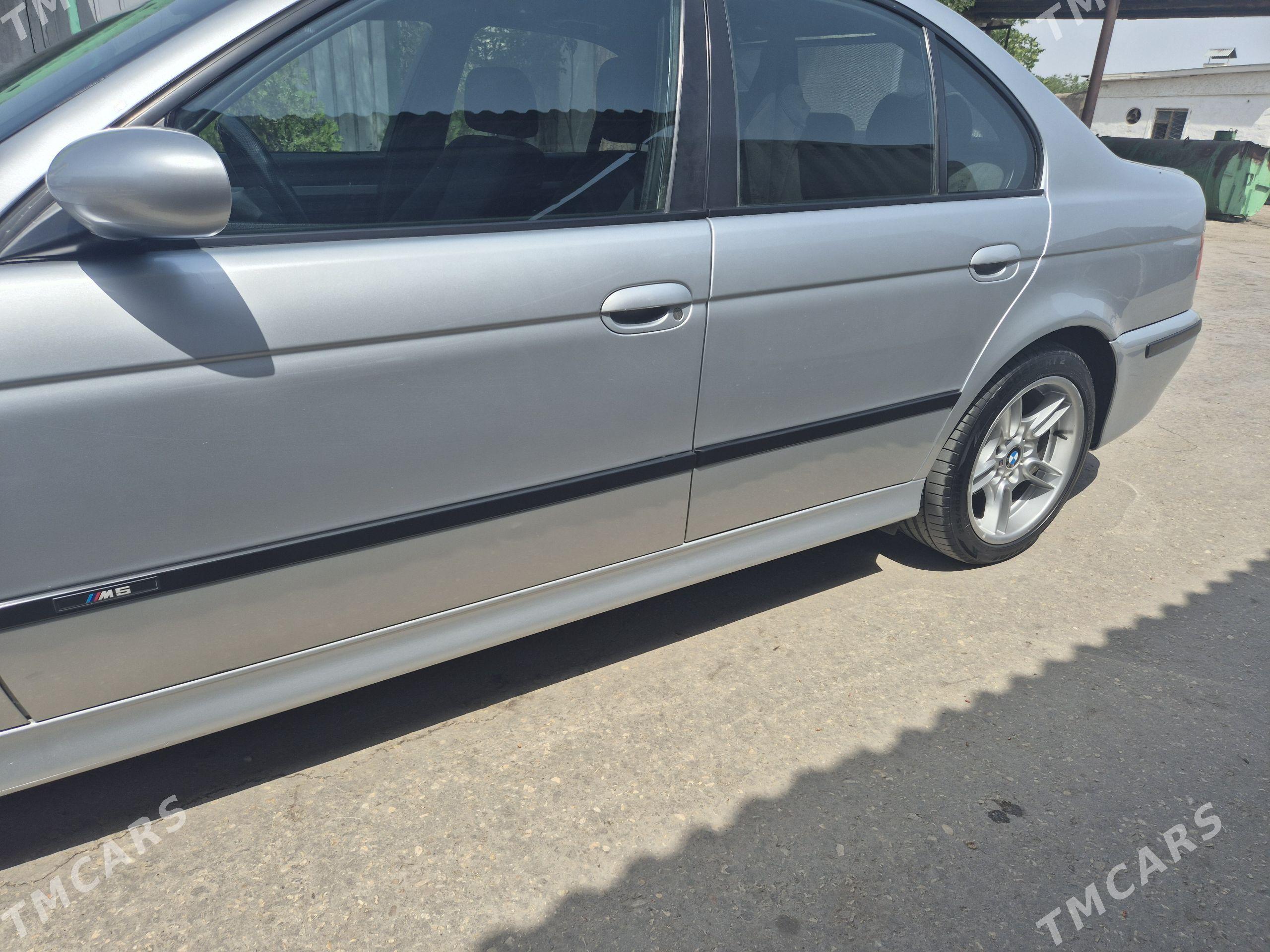 BMW 528 2001 - 185 000 TMT - Балканабат - img 1