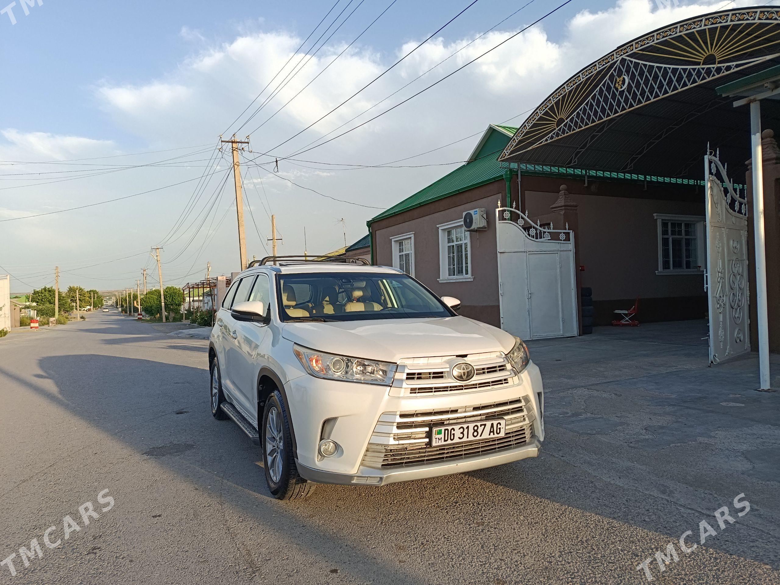 Toyota Highlander 2018 - 450 000 TMT - Багир - img 1