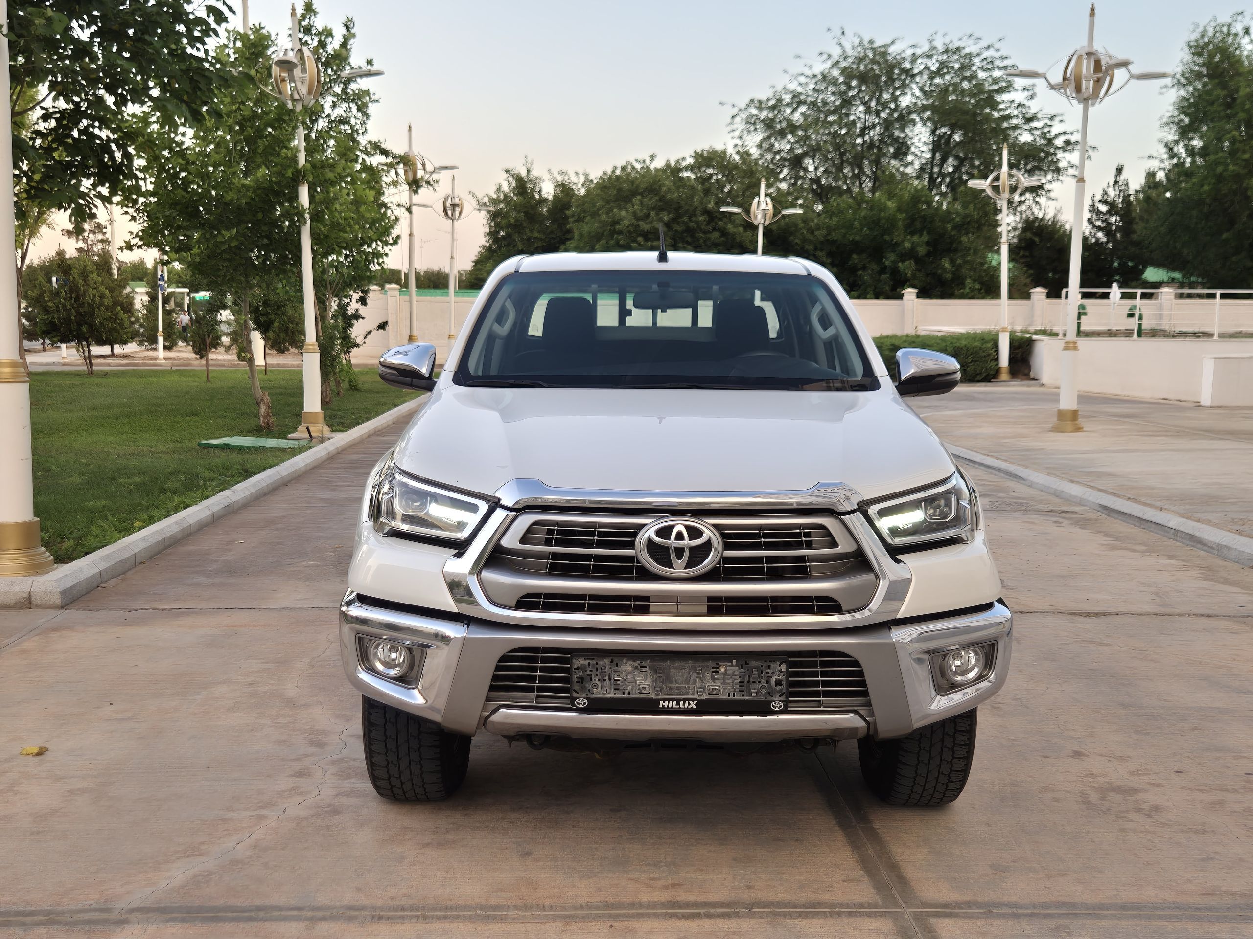 Toyota Hilux 2023 - 670 000 TMT - Aşgabat - img 1