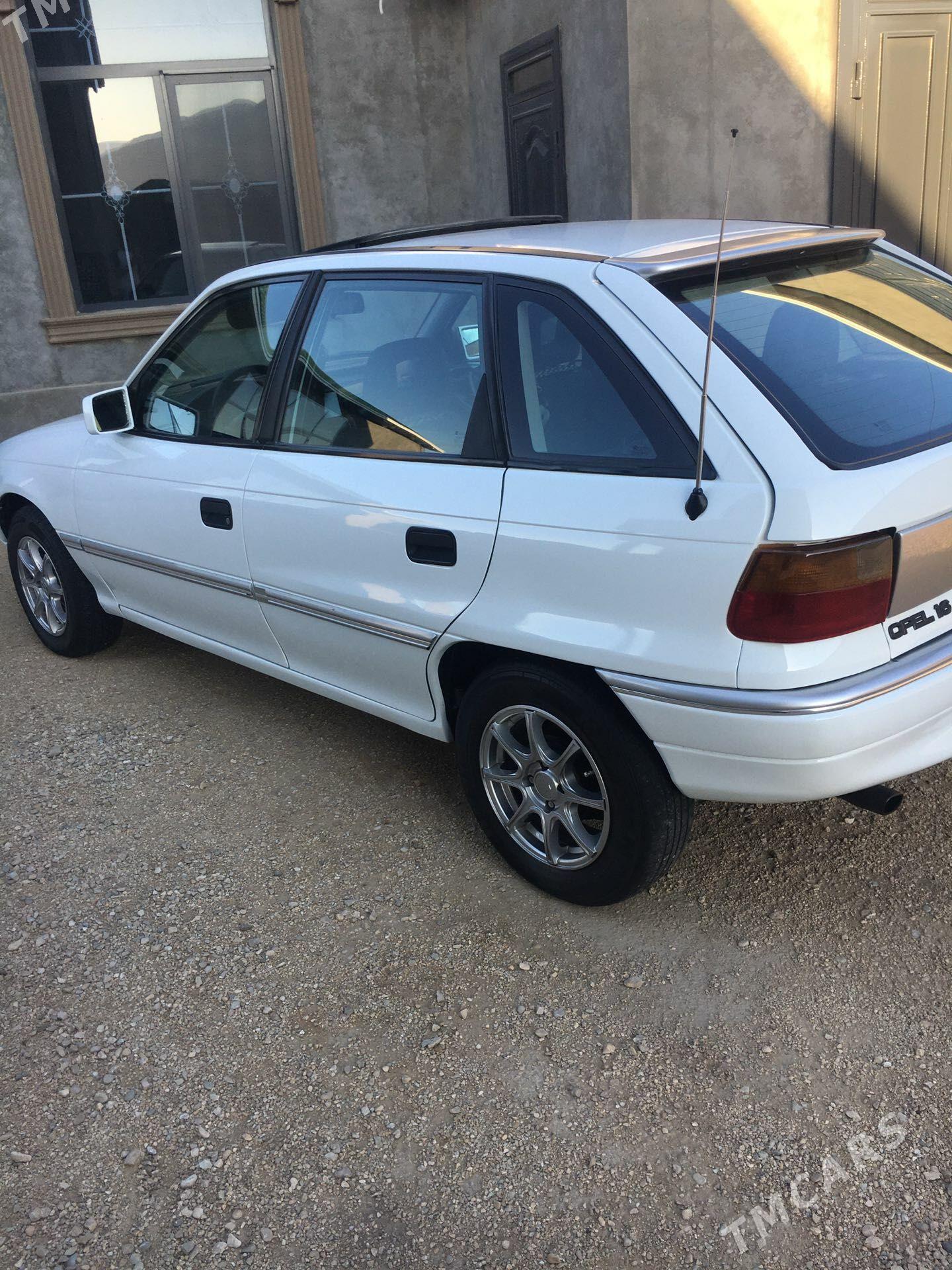 Opel Astra 1994 - 60 000 TMT - Балканабат - img 1