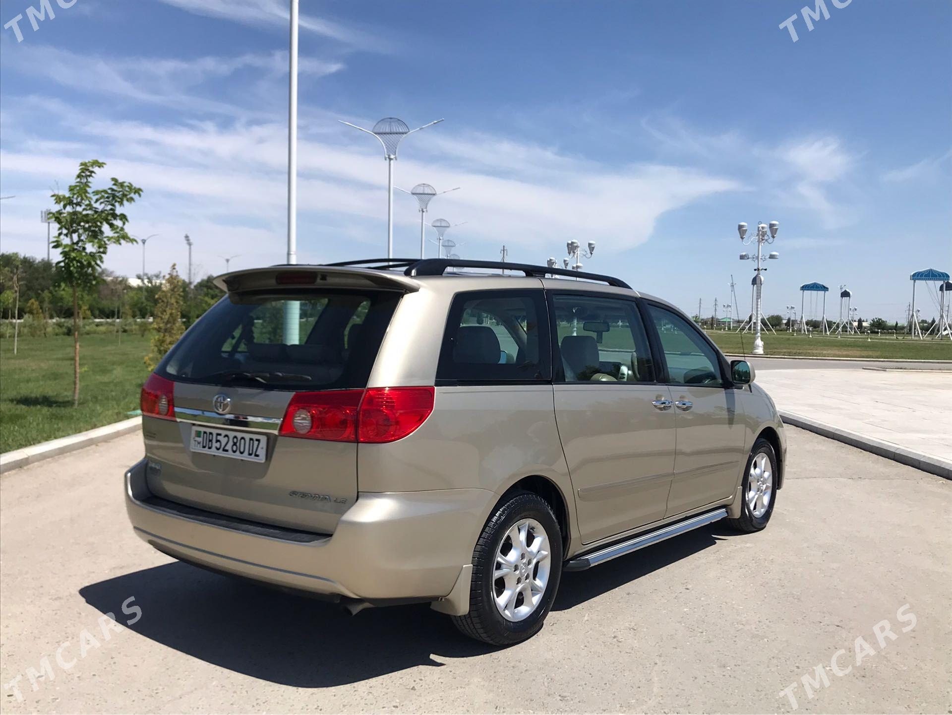 Toyota Sienna 2009 - 300 000 TMT - Дашогуз - img 1