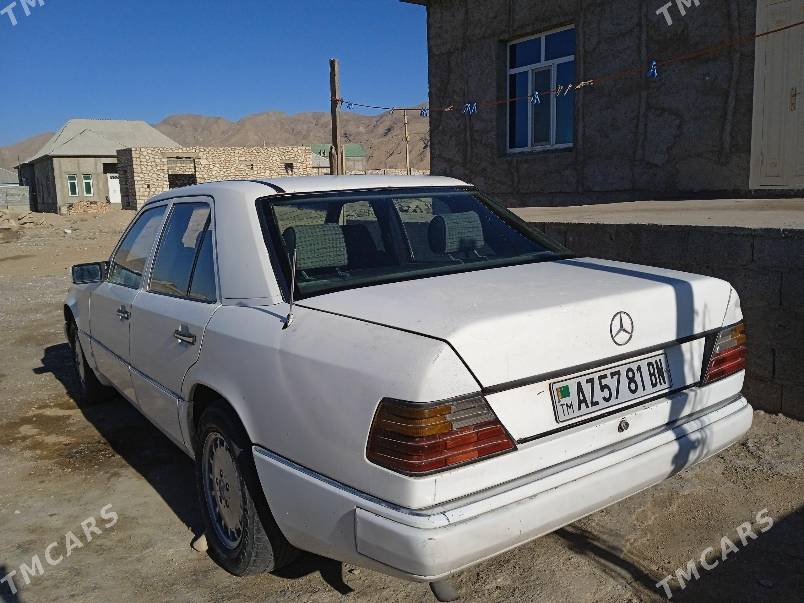 Mercedes-Benz W123 1990 - 11 000 TMT - Балканабат - img 1