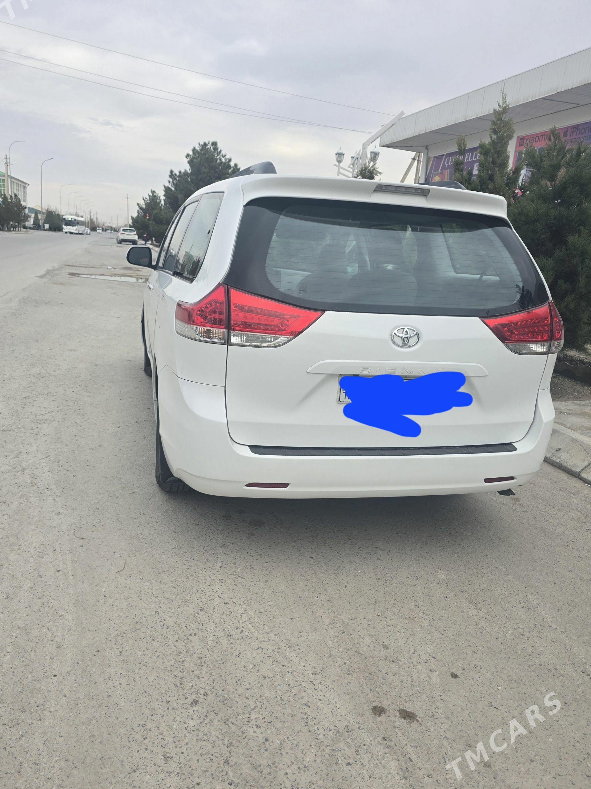 Toyota Sienna 2014 - 300 000 TMT - Анев - img 1