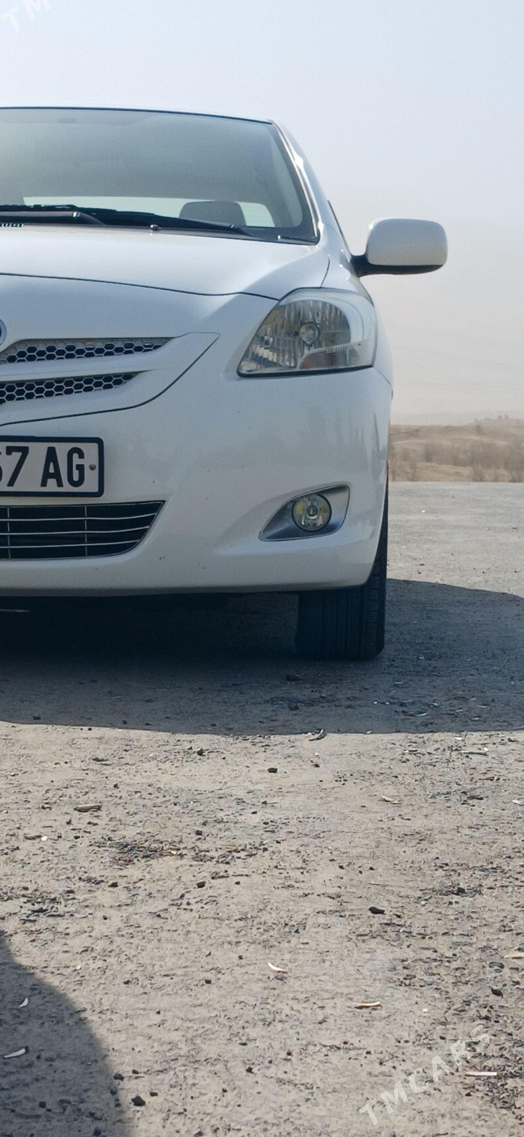 Toyota Yaris 2011 - 170 000 TMT - Кëши - img 1