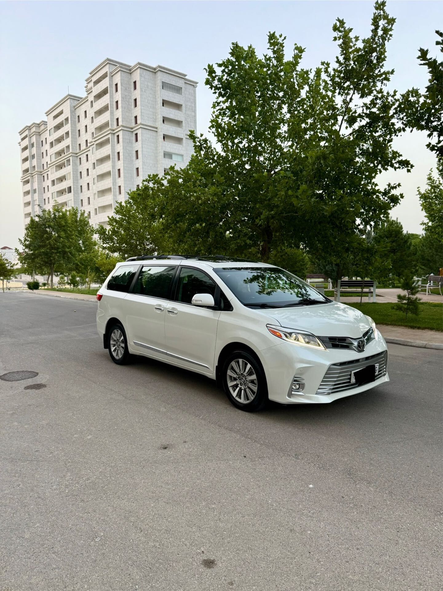 Toyota Sienna 2018 - 450 000 TMT - Ашхабад - img 1
