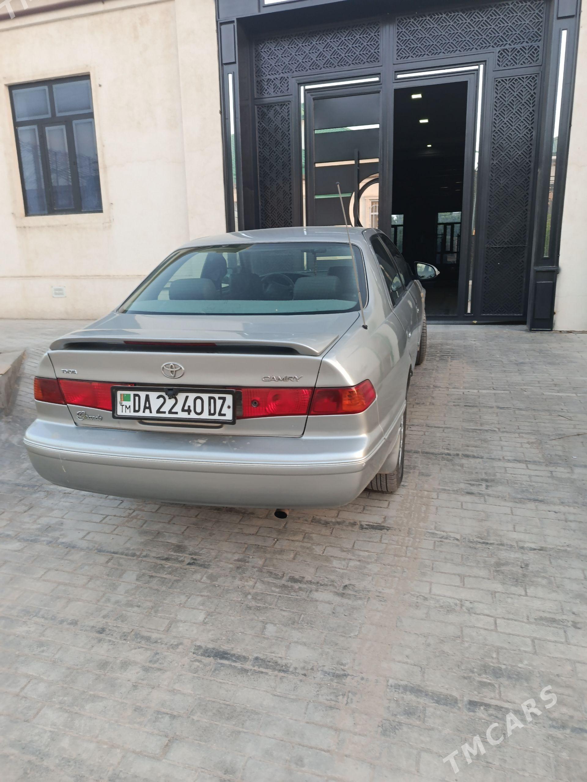Toyota Camry 1998 - 200 000 TMT - Şabat etr. - img 1