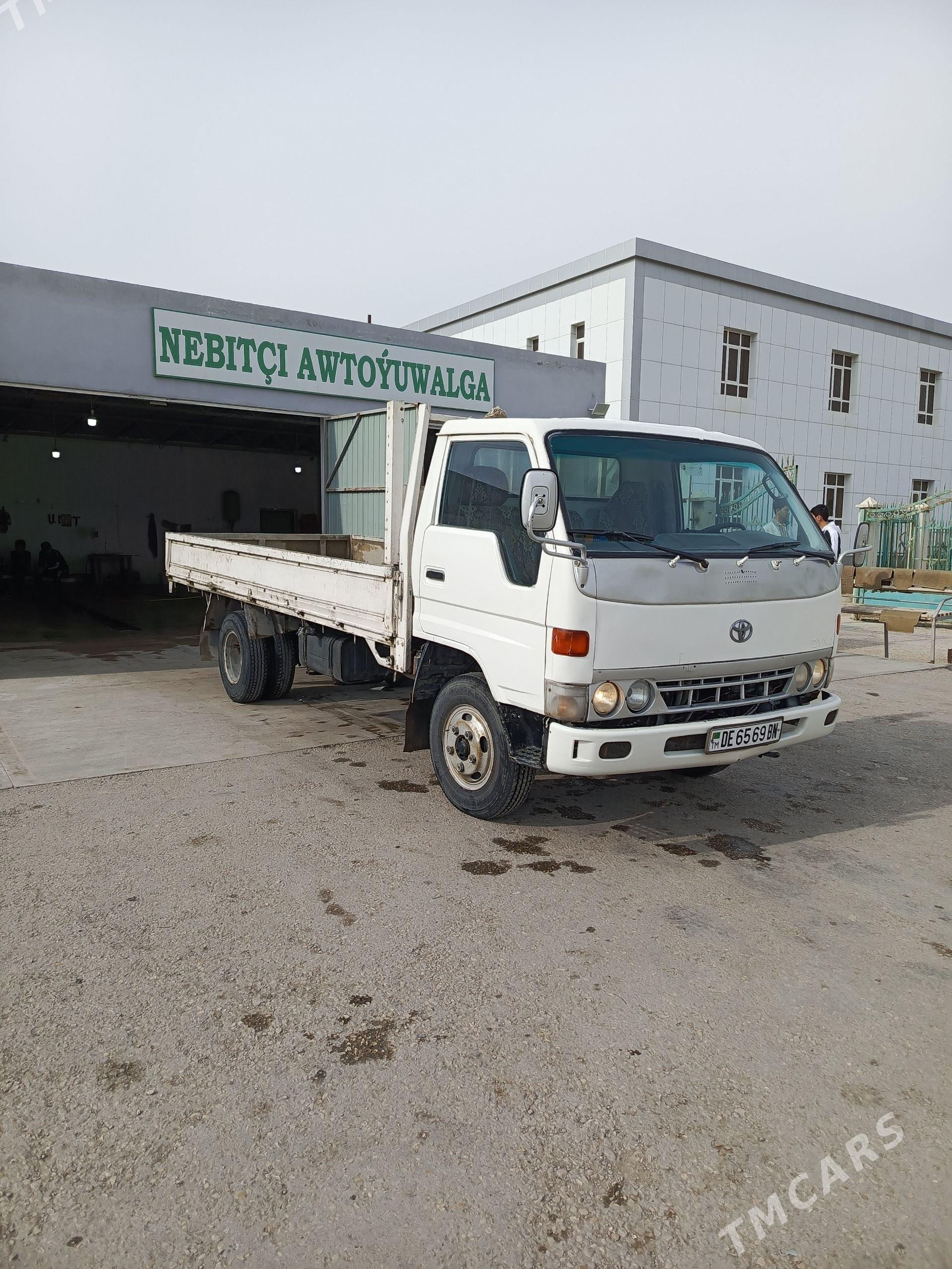 Toyota Dyna 2001 - 150 000 TMT - Балканабат - img 1