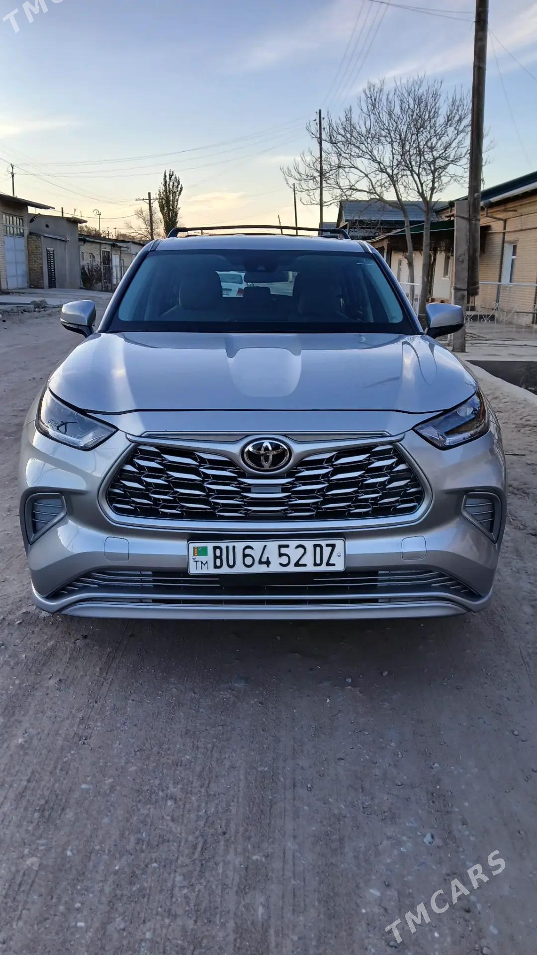 Toyota Highlander 2023 - 500 000 TMT - Гурбансолтан Едже - img 1