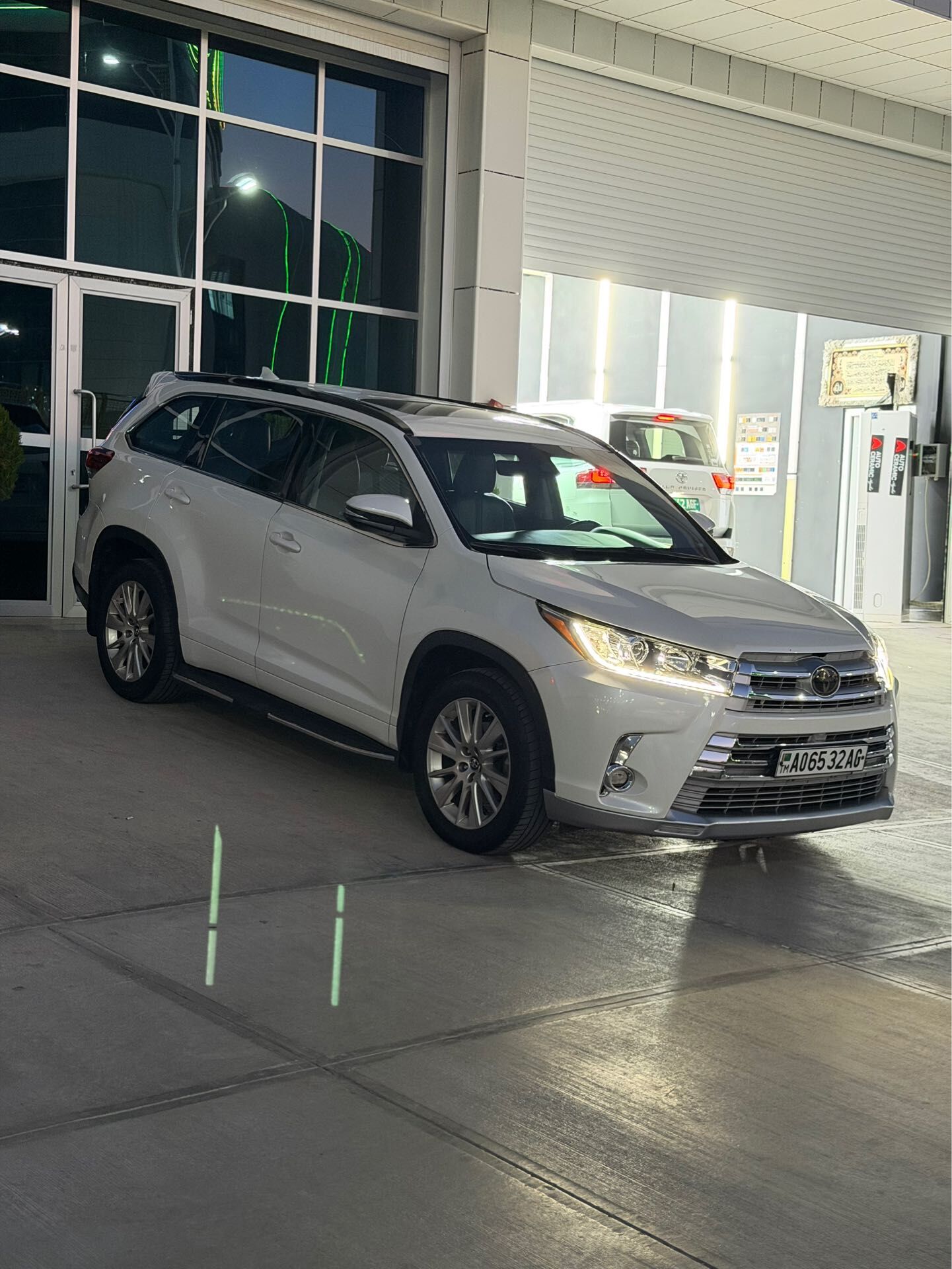 Toyota Highlander 2018 - 446 000 TMT - Ашхабад - img 1