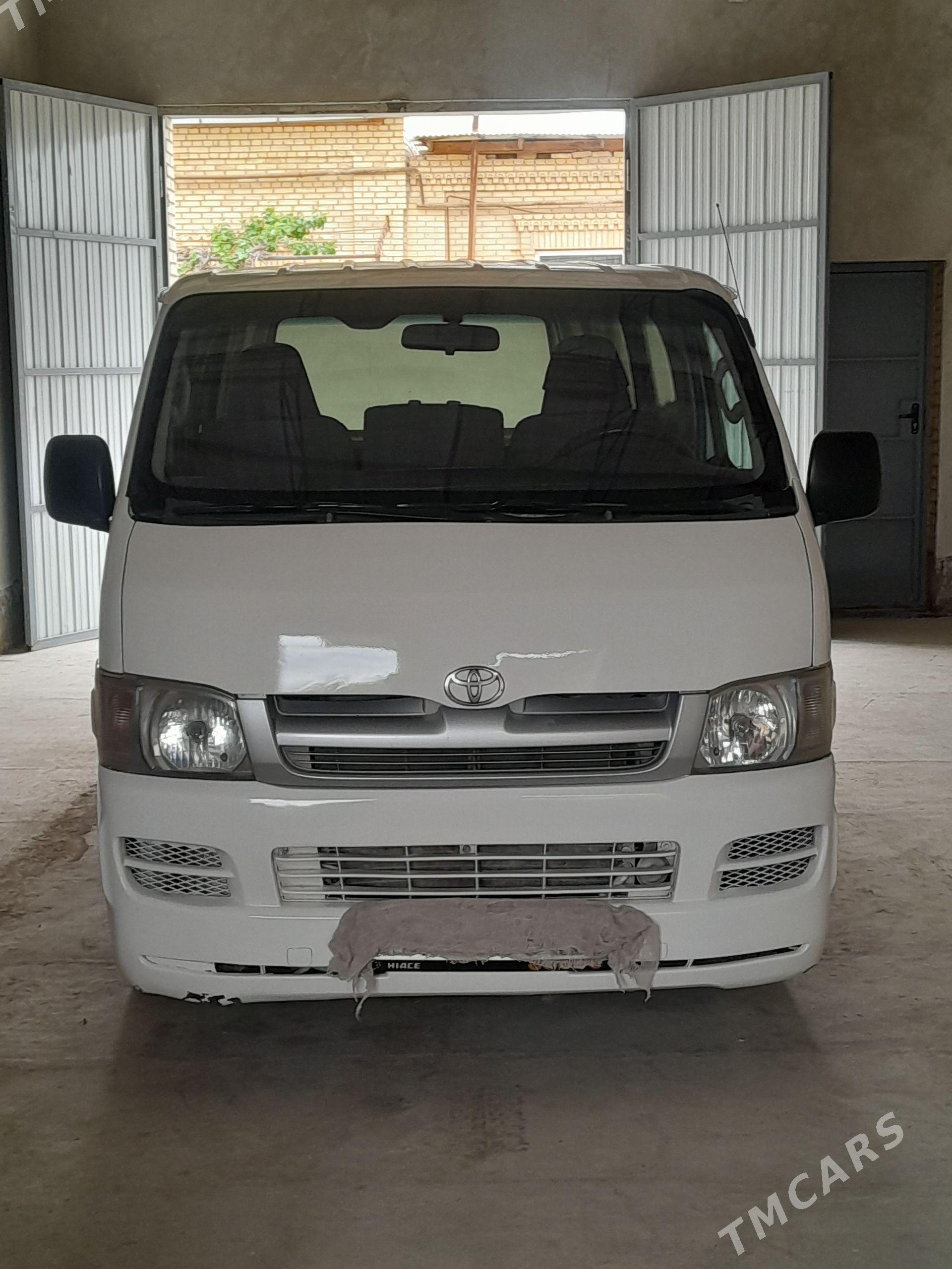 Toyota Hiace 2006 - 200 000 TMT - Чарджоу - img 1