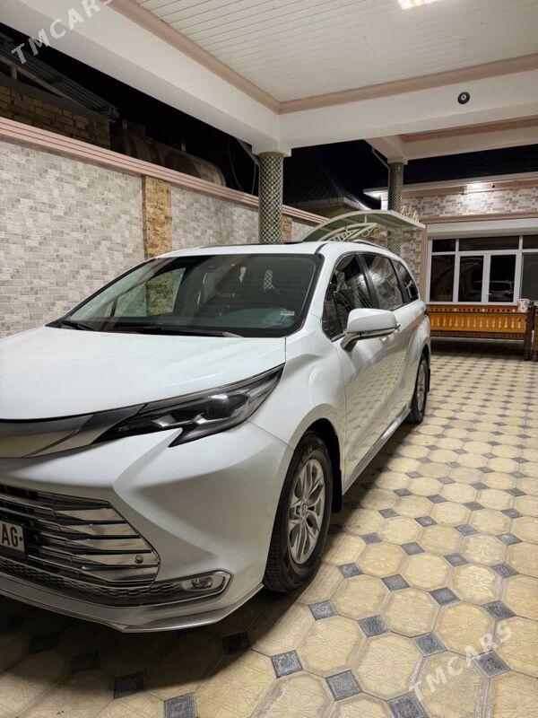 Toyota Sienna 2022 - 570 000 TMT - Ашхабад - img 1