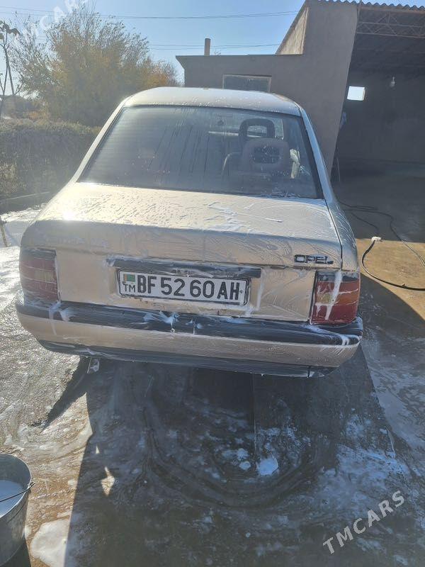 Opel Vectra 1991 - 30 000 TMT - Теджен - img 1