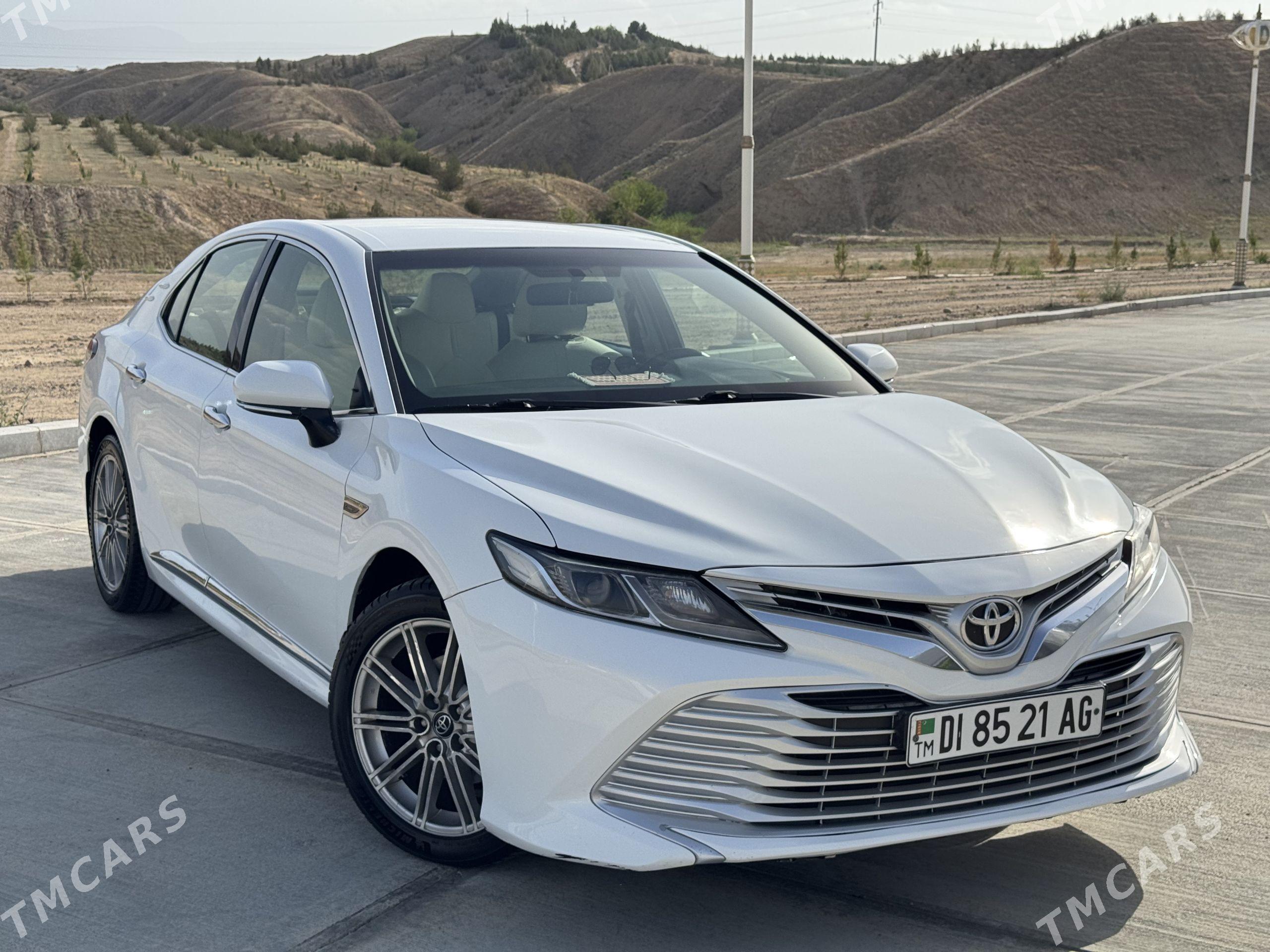 Toyota Camry 2018 - 285 000 TMT - Кëши - img 1