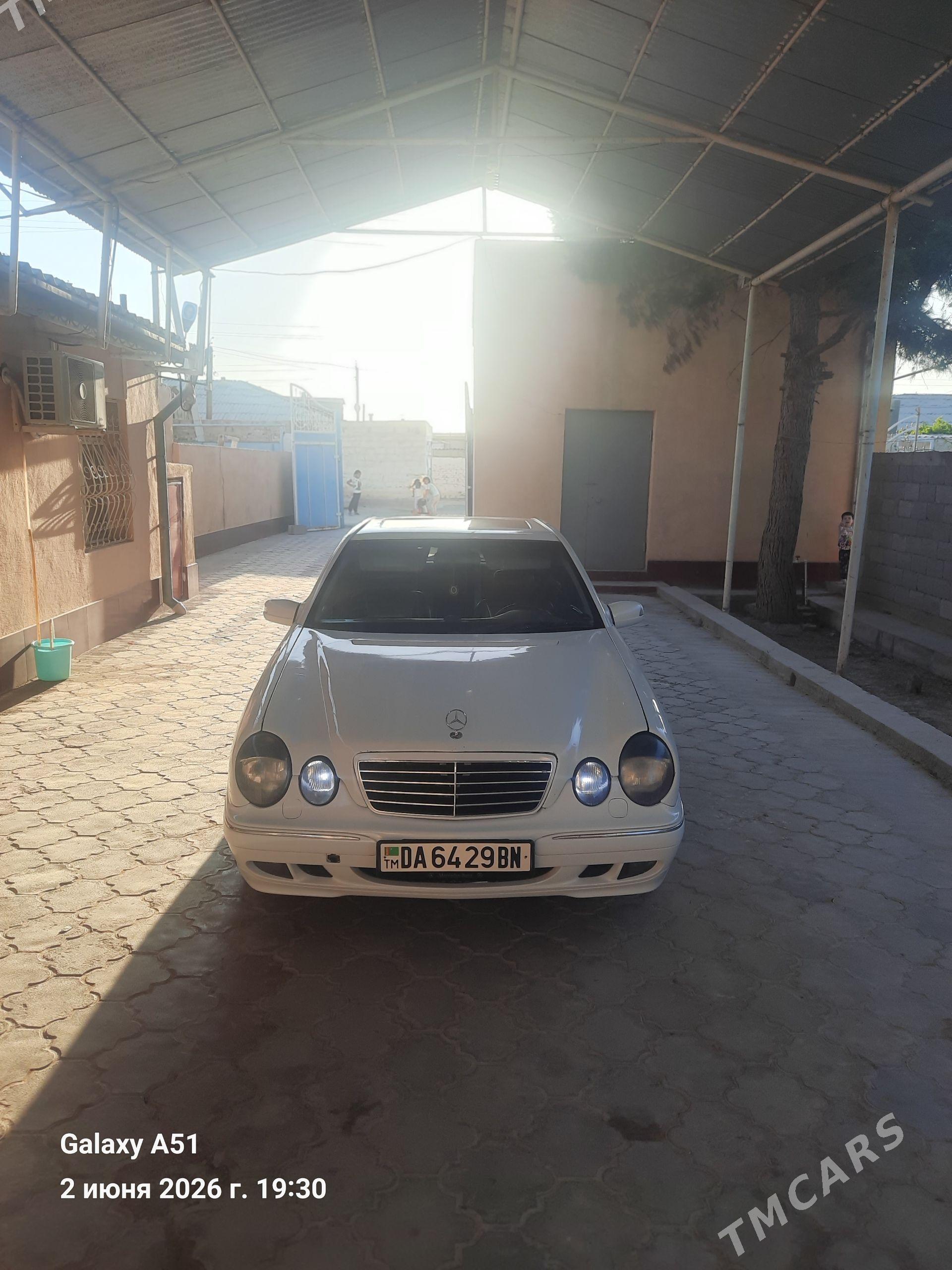 Mercedes-Benz E320 2000 - 100 000 TMT - Gyzylarbat - img 1