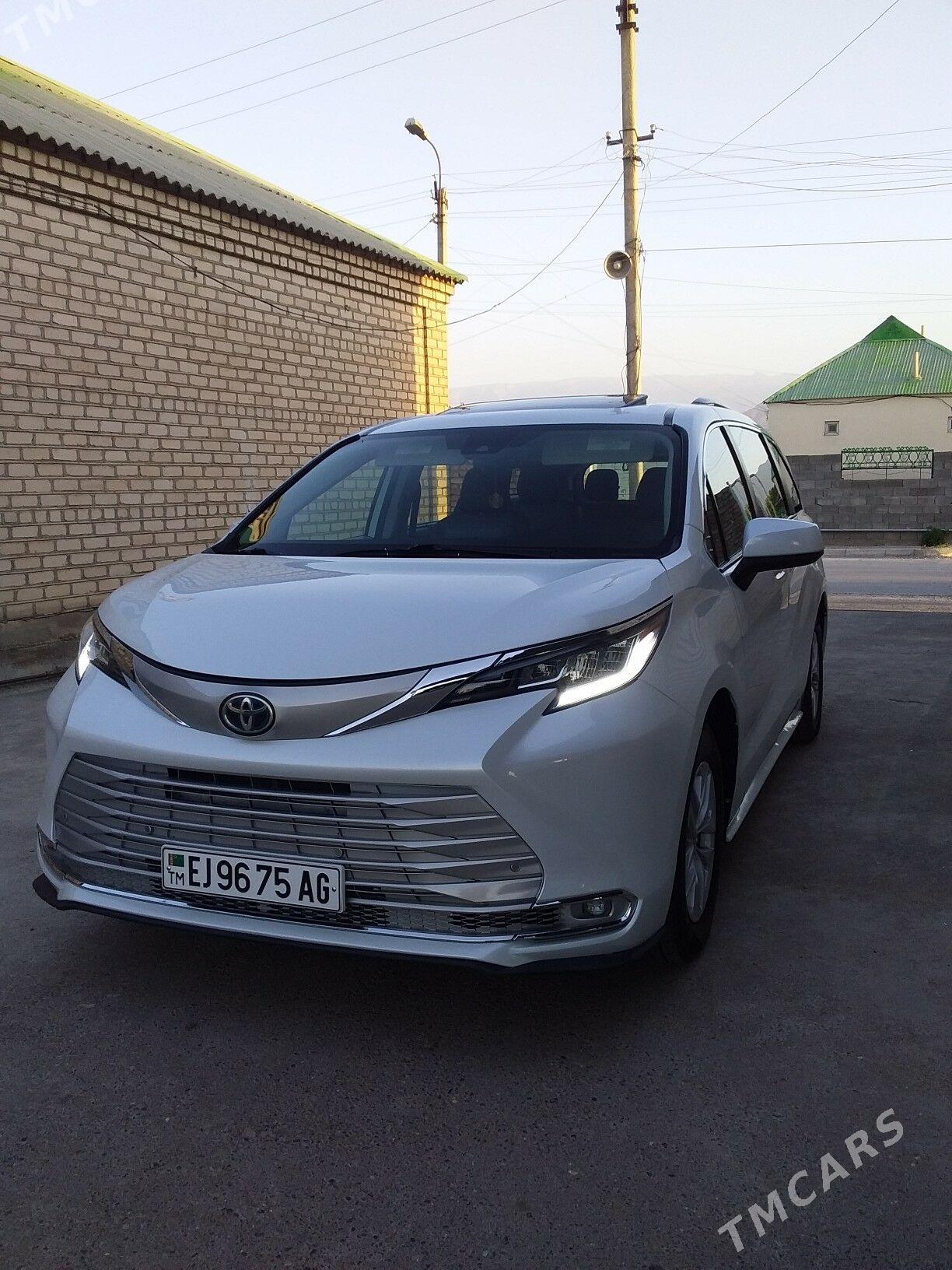 Toyota Sienna 2023 - 470 000 TMT - Бузмеин - img 1