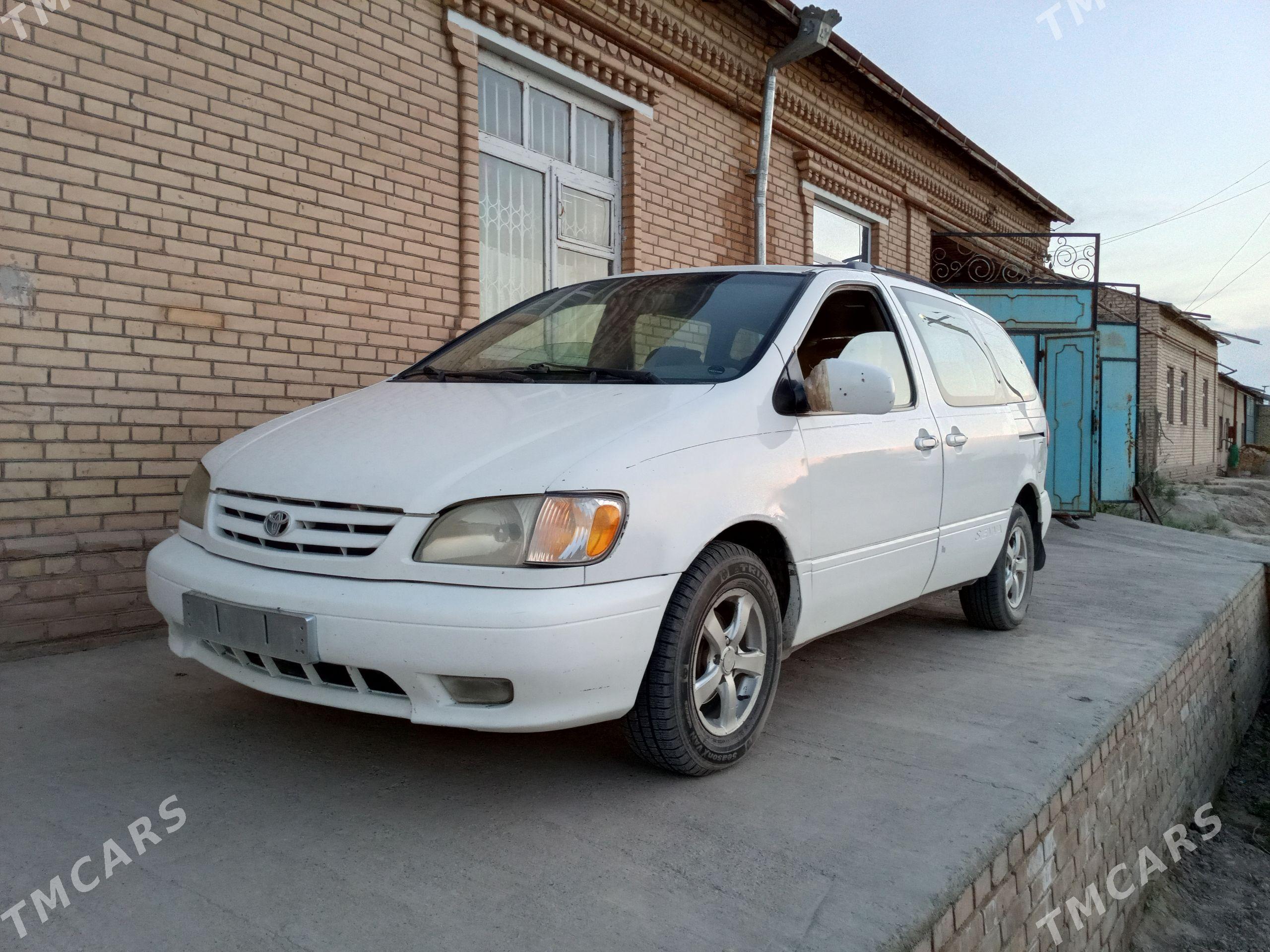 Toyota Sienna 2001 - 170 000 TMT - Халач - img 1