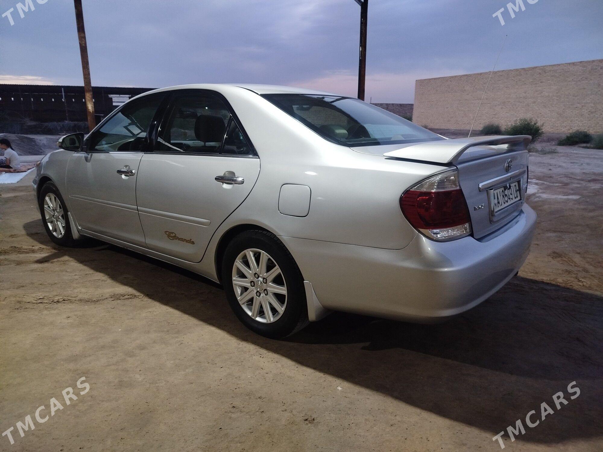 Toyota Camry 2005 - 205 000 TMT - Саят - img 1