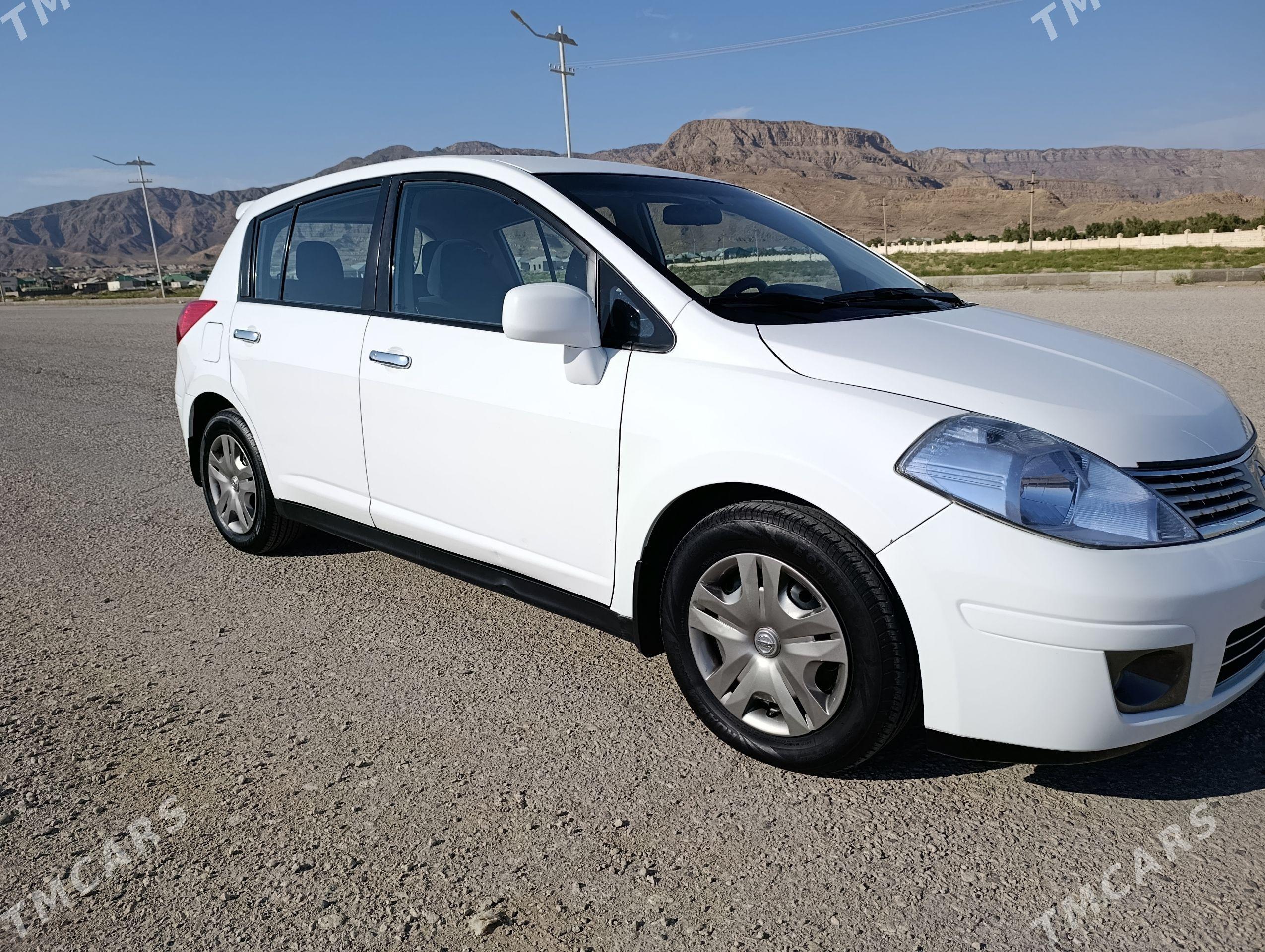 Nissan Versa 2011 - 130 000 TMT - Балканабат - img 1