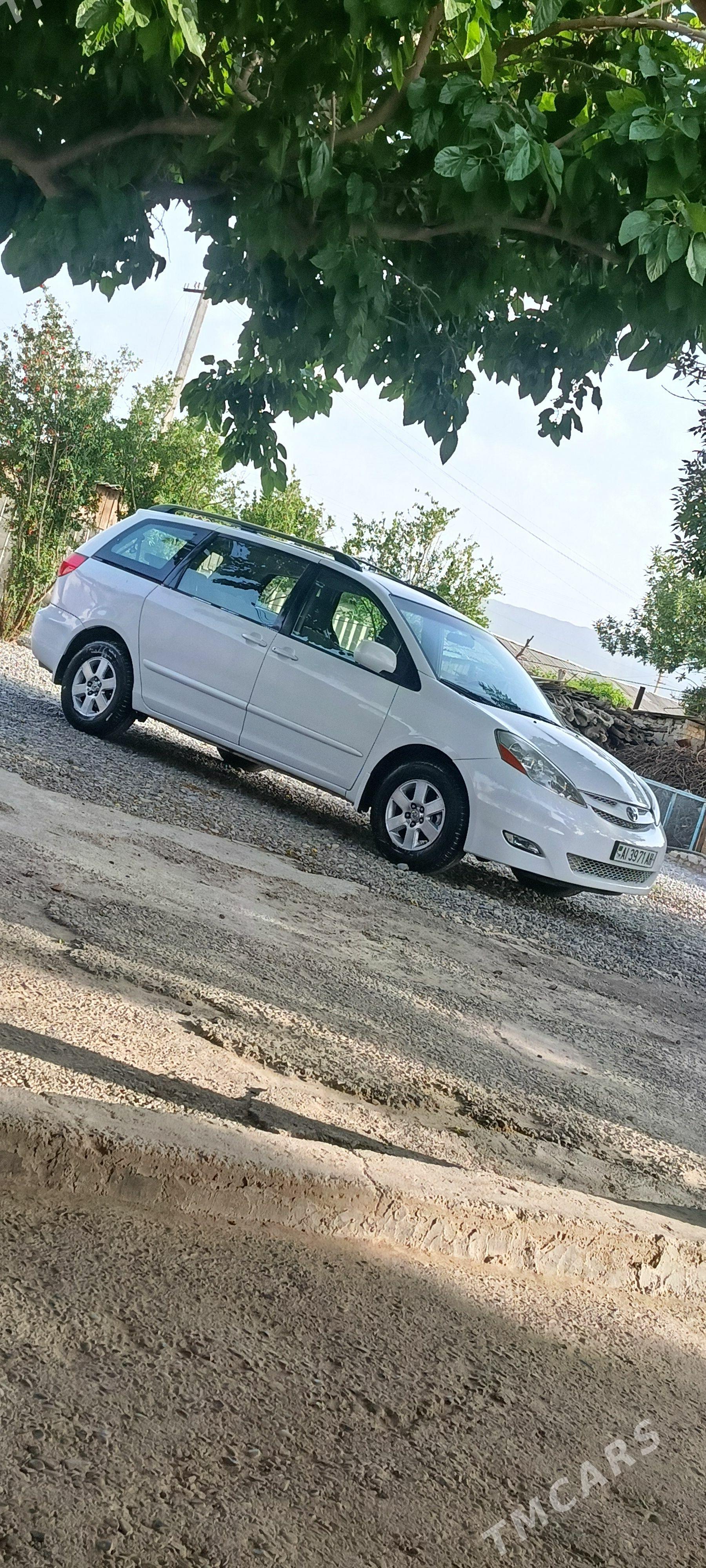 Toyota Sienna 2009 - 240 000 TMT - Яшлык - img 1