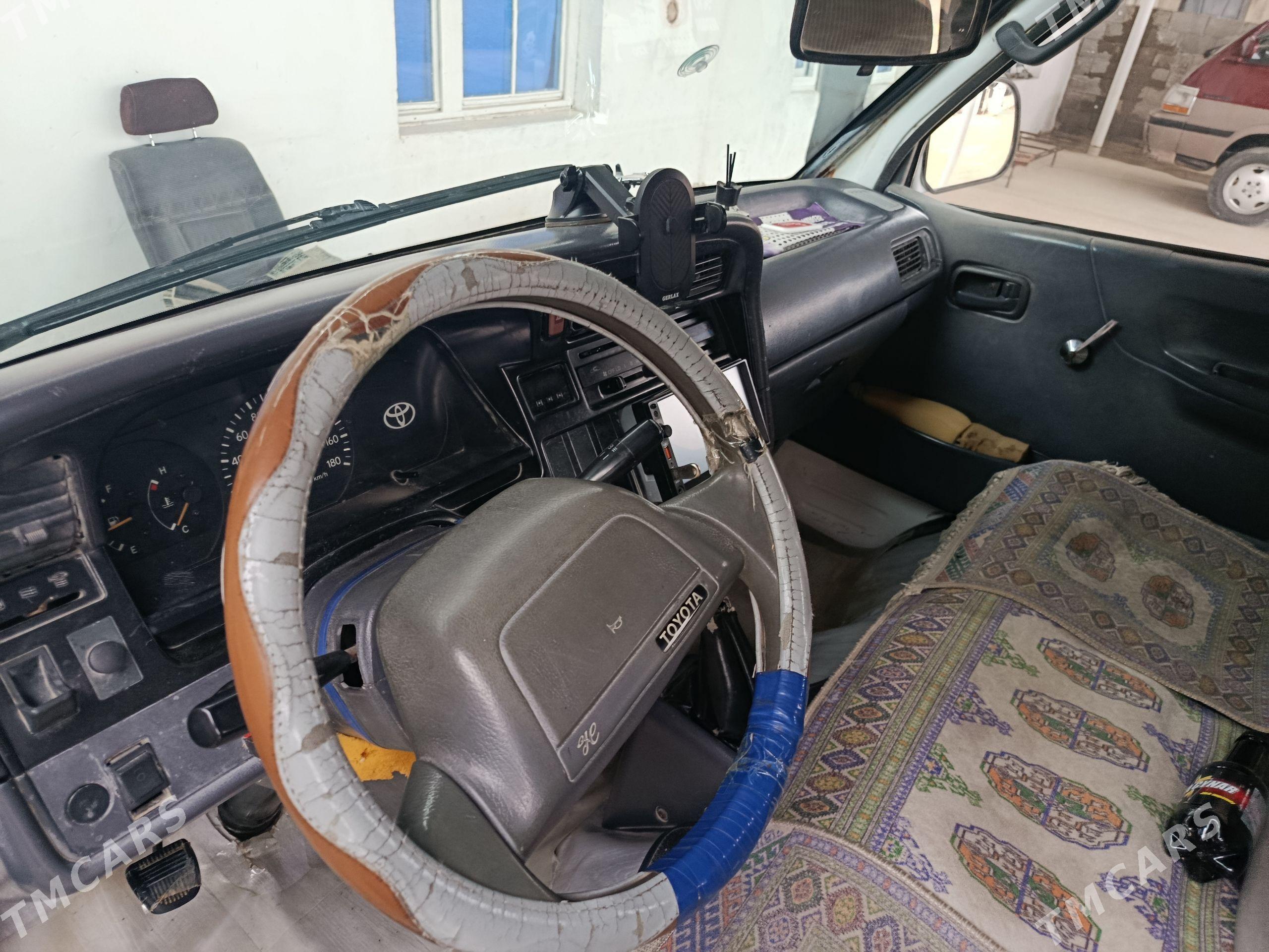 Toyota Hiace 1996 - 100 000 TMT - Этрек - img 1