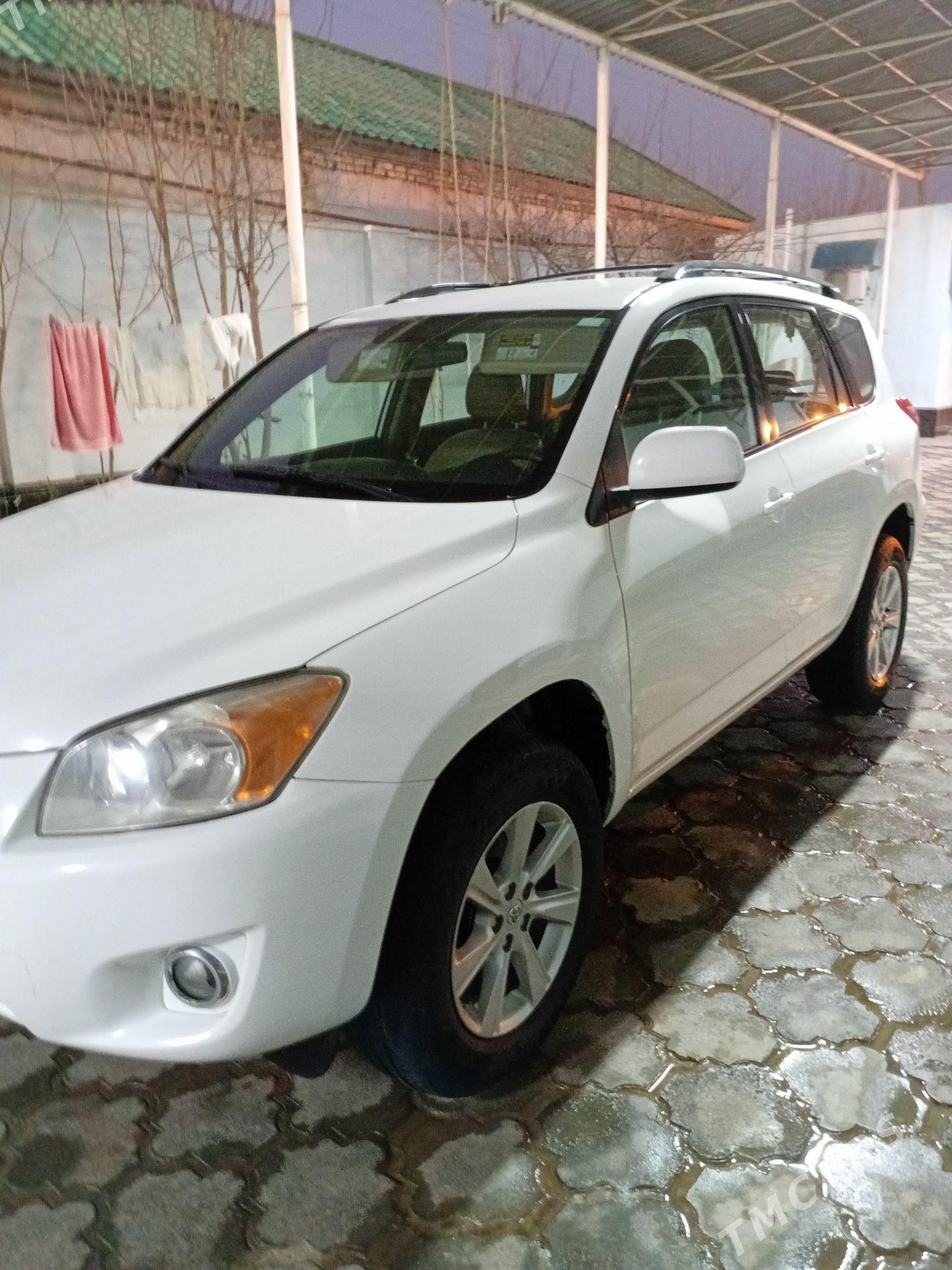 Toyota RAV4 2010 - 240 000 TMT - Теджен - img 1