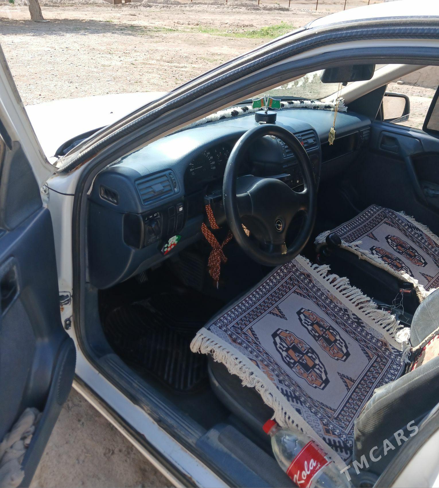 Opel Vectra 1989 - 45 000 TMT - Kerki - img 1