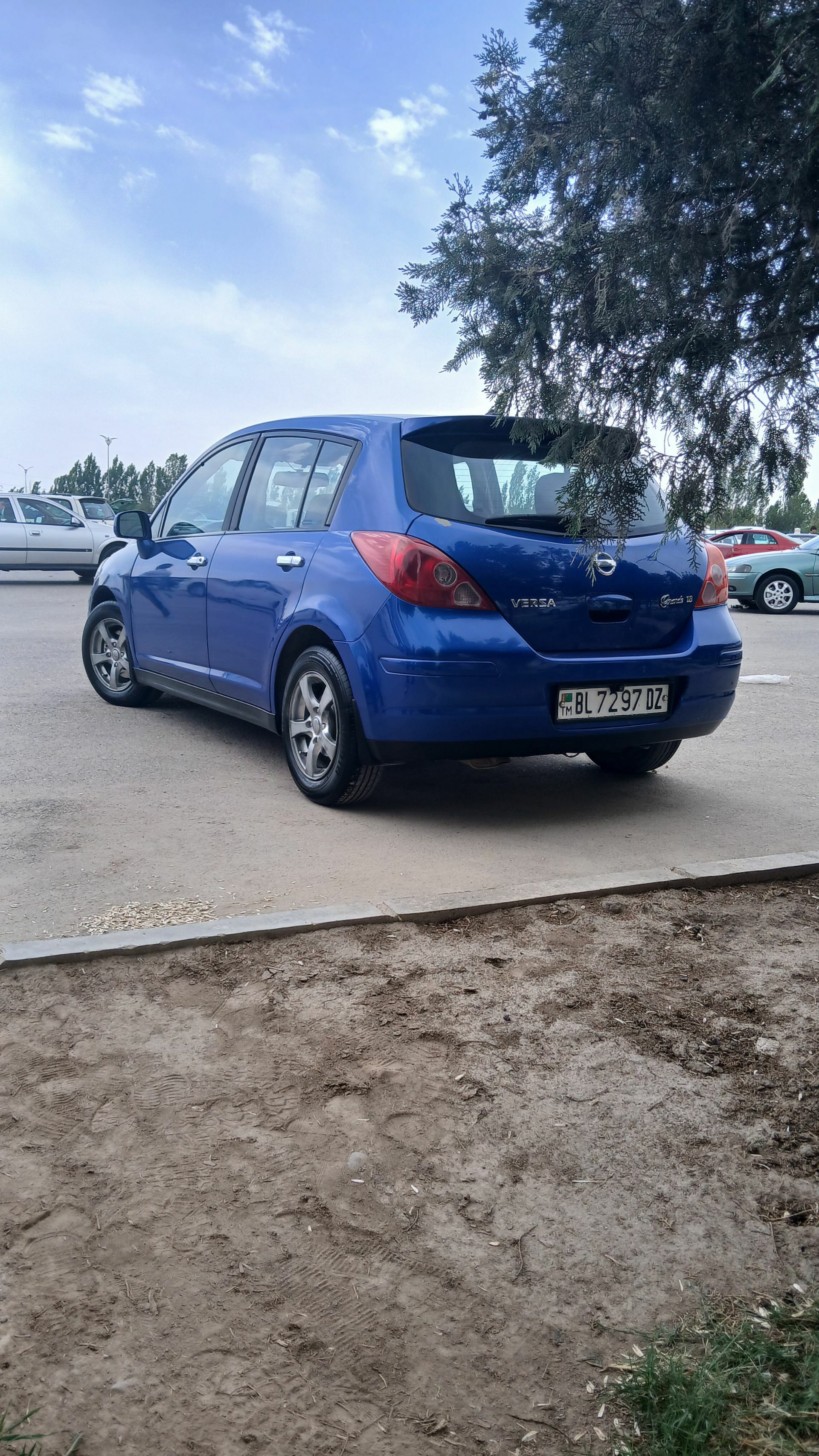Nissan Versa 2010 - 120 000 TMT - Дашогуз - img 1