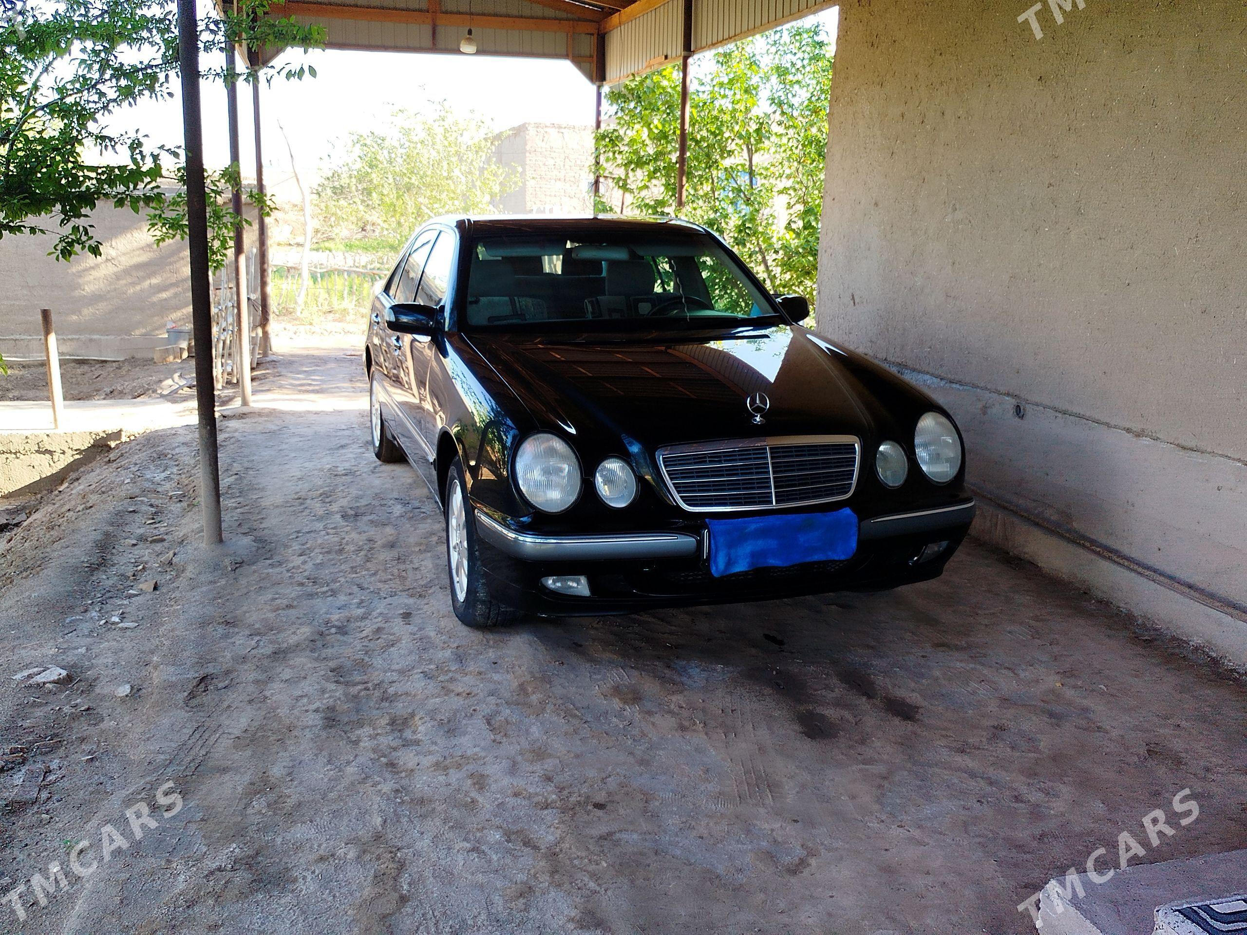Mercedes-Benz E-Class 2001 - 170 000 TMT - Кёнеургенч - img 1