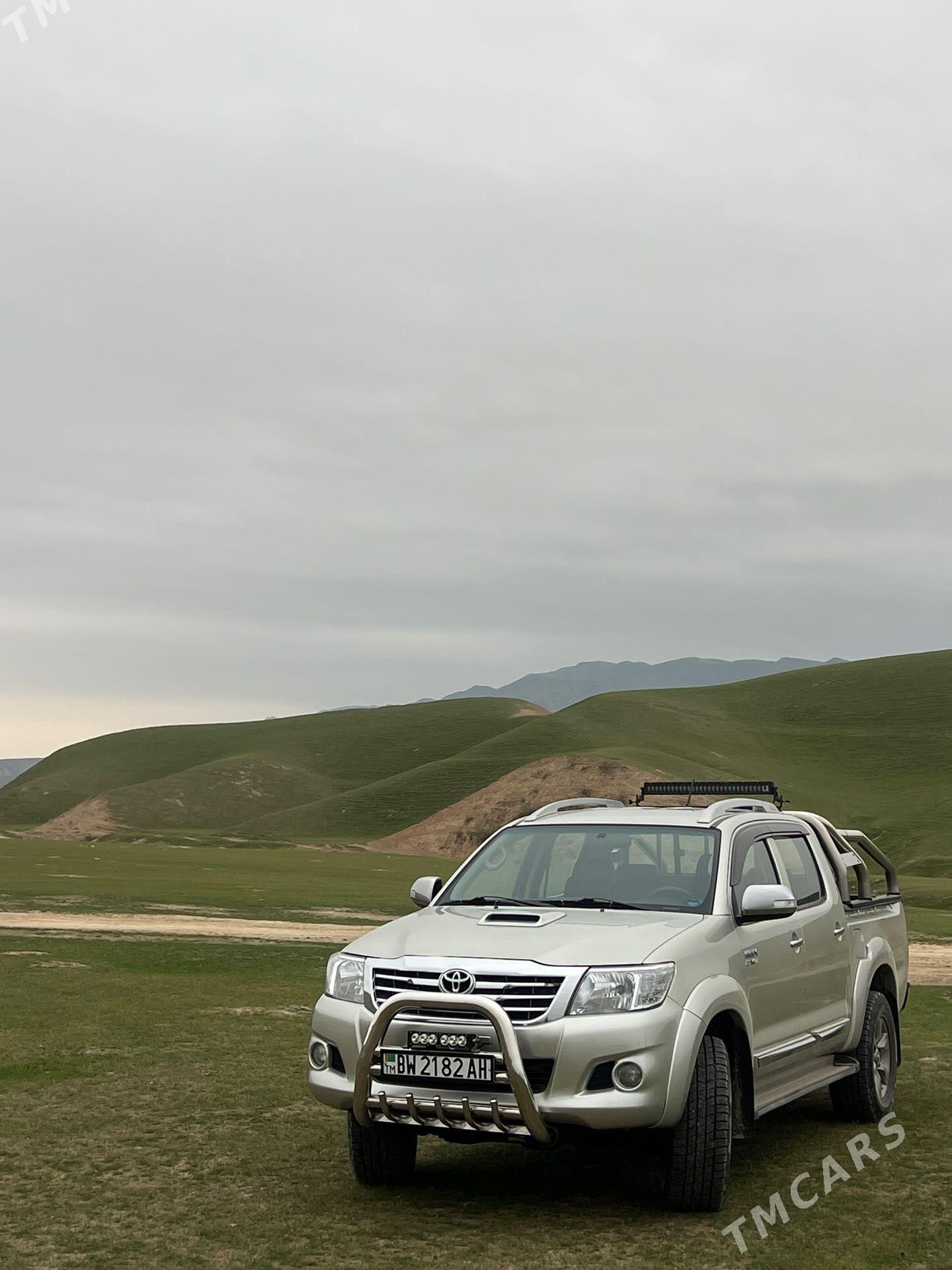 Toyota Hilux 2013 - 420 000 TMT - Ашхабад - img 1