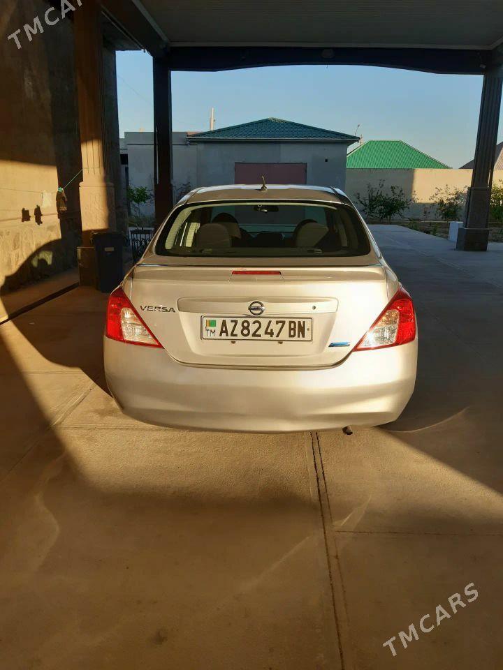 Nissan Versa 2013 - 140 000 TMT - Балканабат - img 1