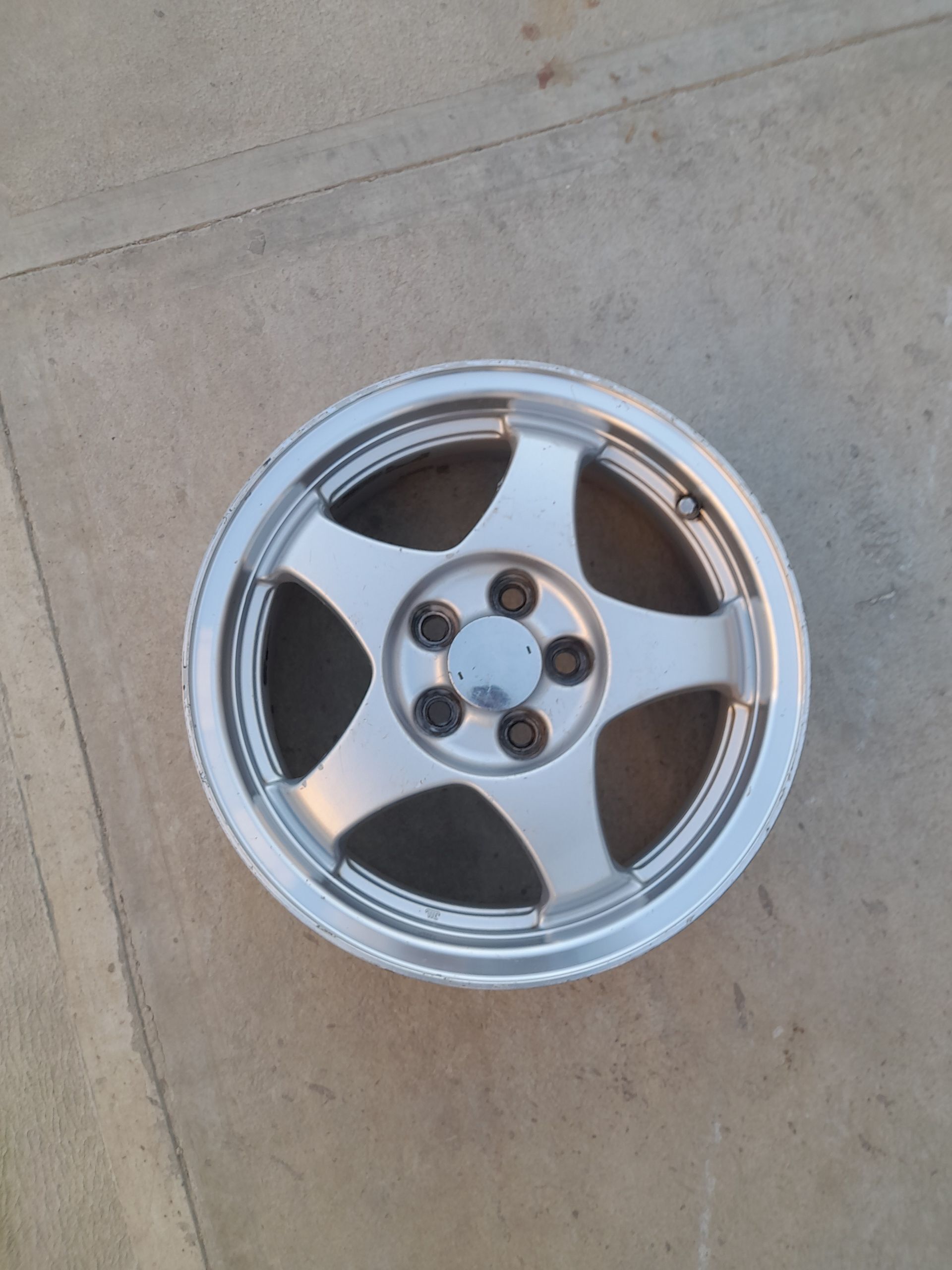 Toyota r15 2 500 TMT - Балканабат - img 1