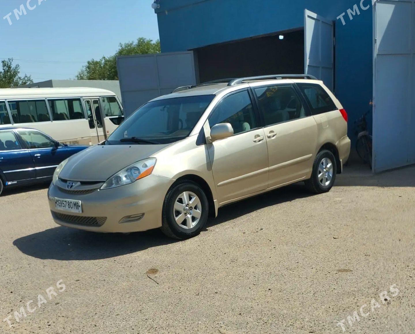 Toyota Sienna 2006 - 235 000 TMT - Мары - img 1
