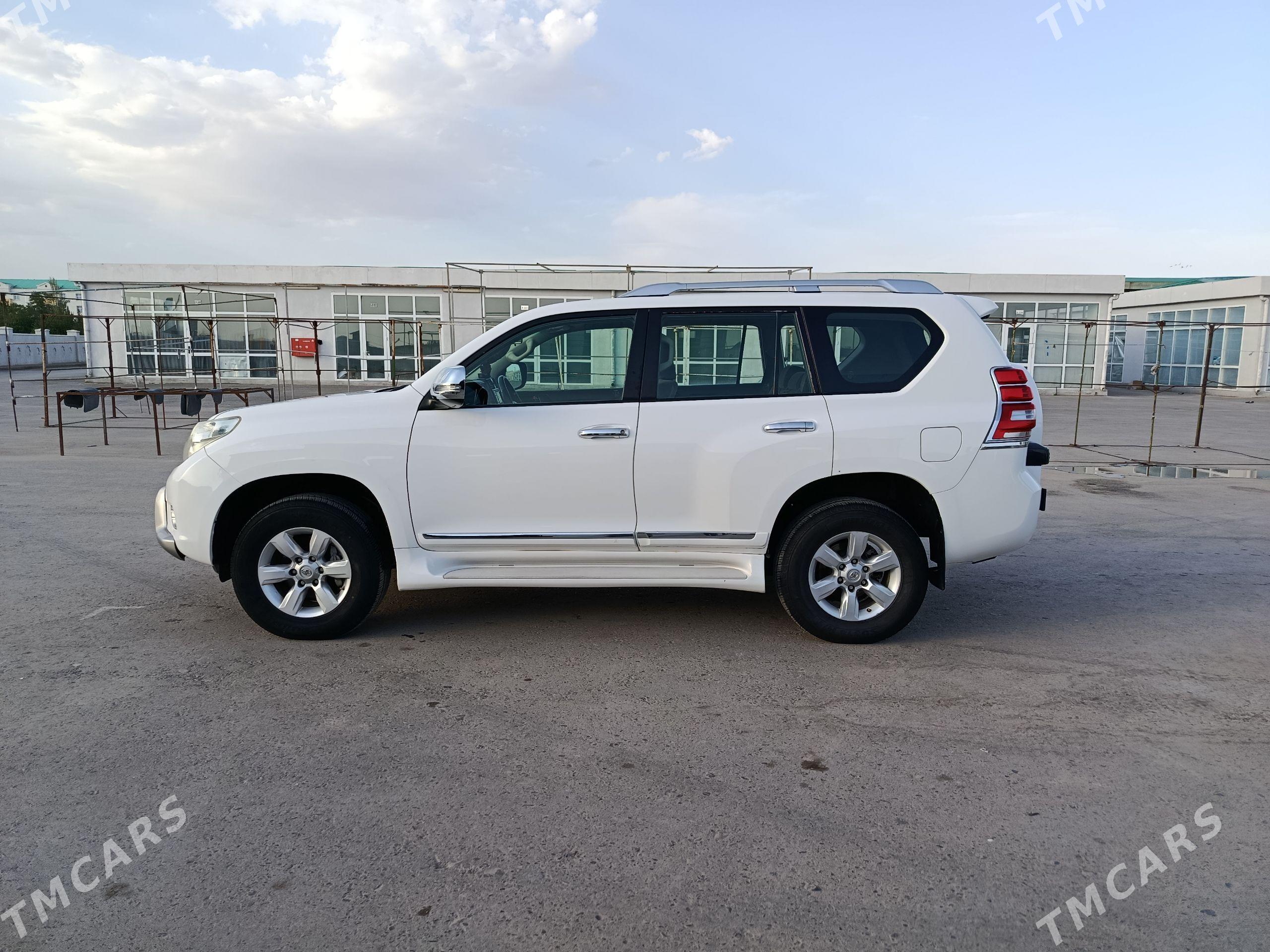 Toyota Land Cruiser Prado 2011 - 545 000 TMT - Керки - img 1