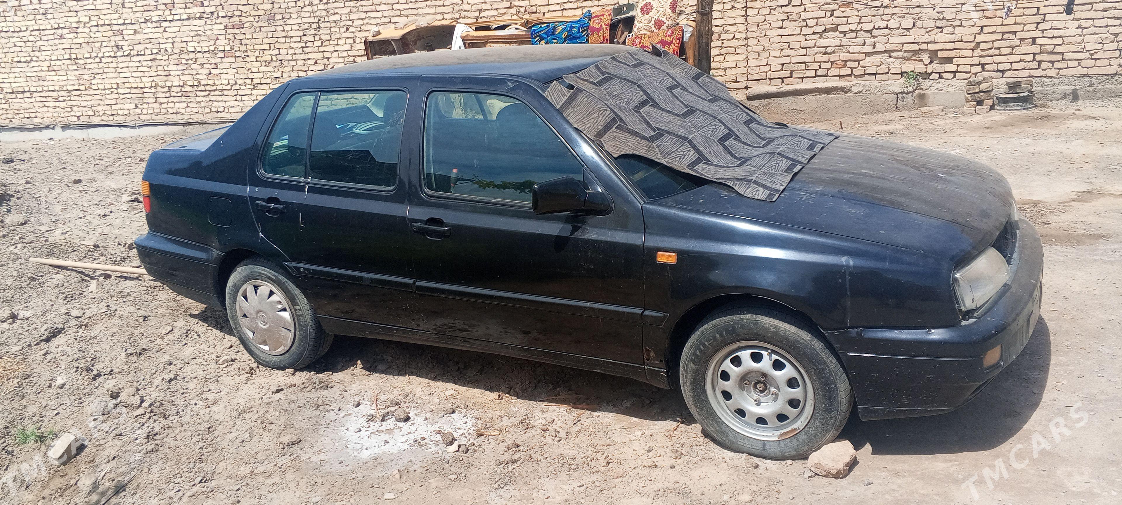 Volkswagen Vento 1995 - 18 000 TMT - Туркменабат - img 1