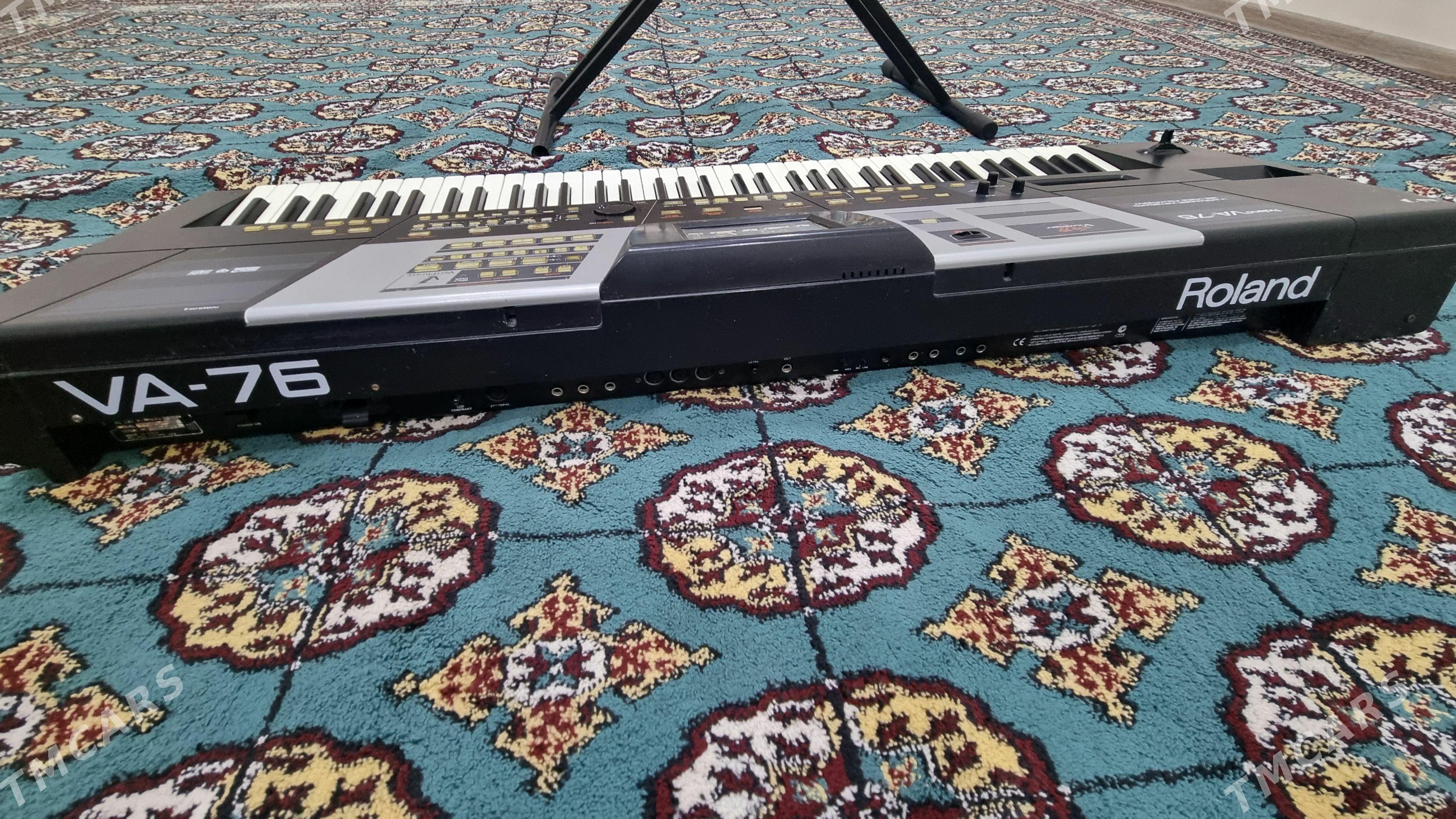 ROLAND VA 76 - Арзув - img 1