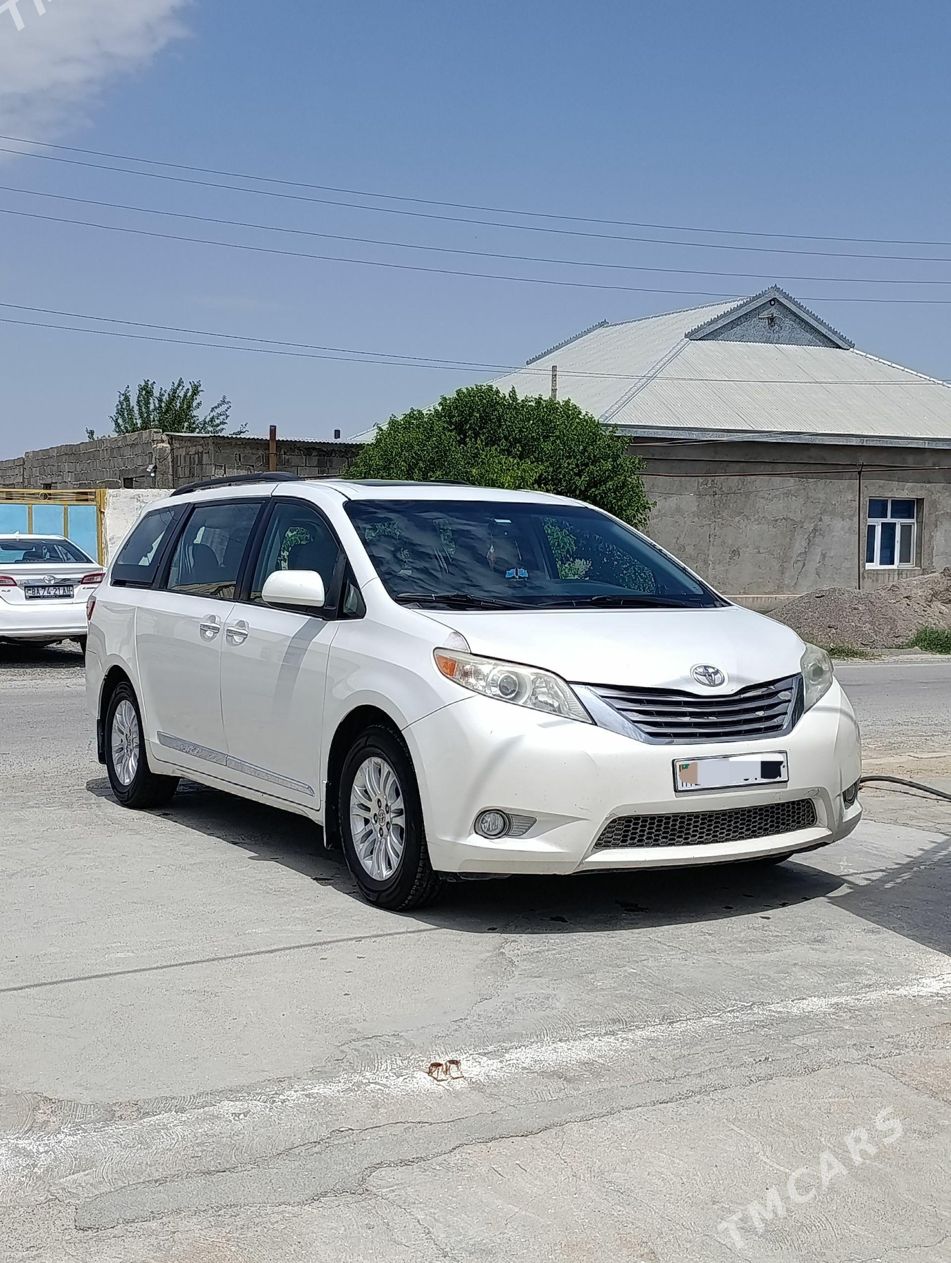 Toyota Sienna 2017 - 480 000 TMT - Гёкдепе - img 1