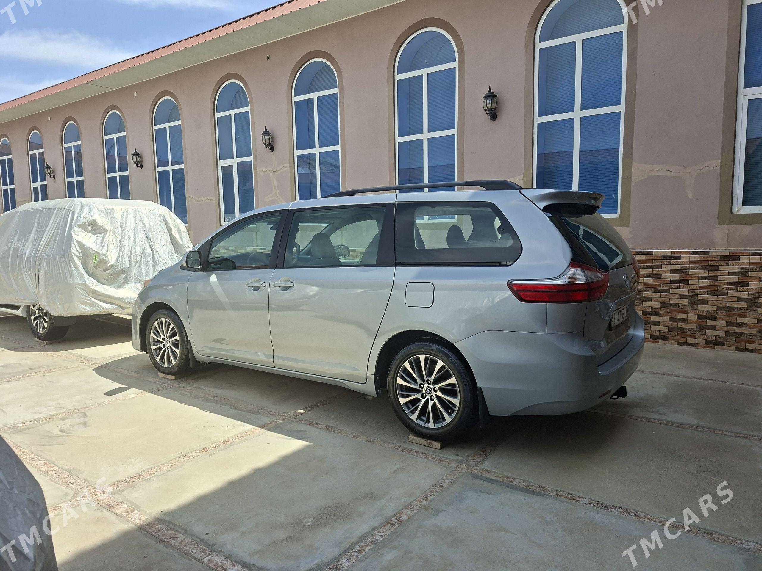 Toyota Sienna 2020 - 460 000 TMT - Туркменабат - img 1