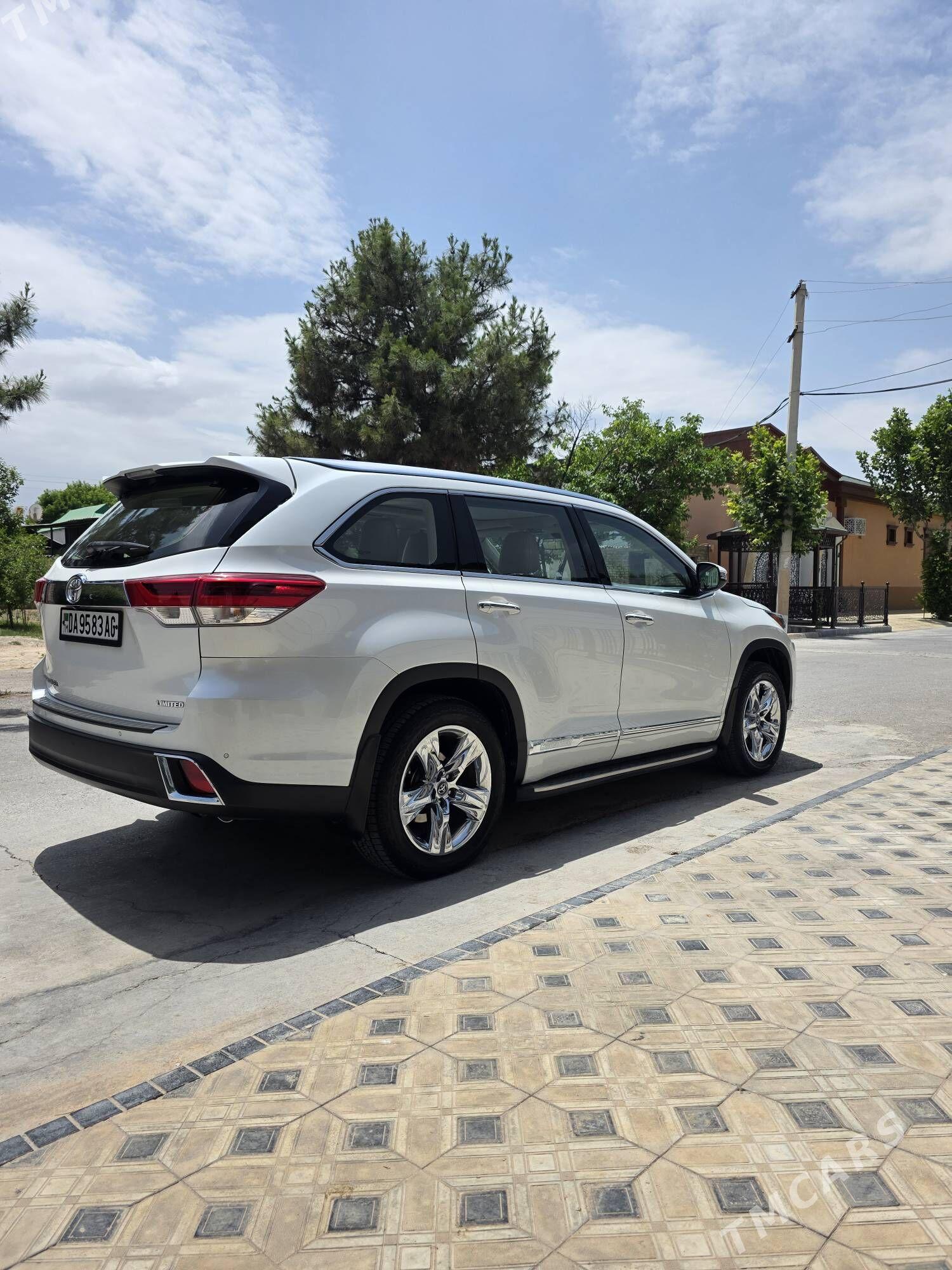 Toyota Highlander 2018 - 527 000 TMT - Ашхабад - img 1