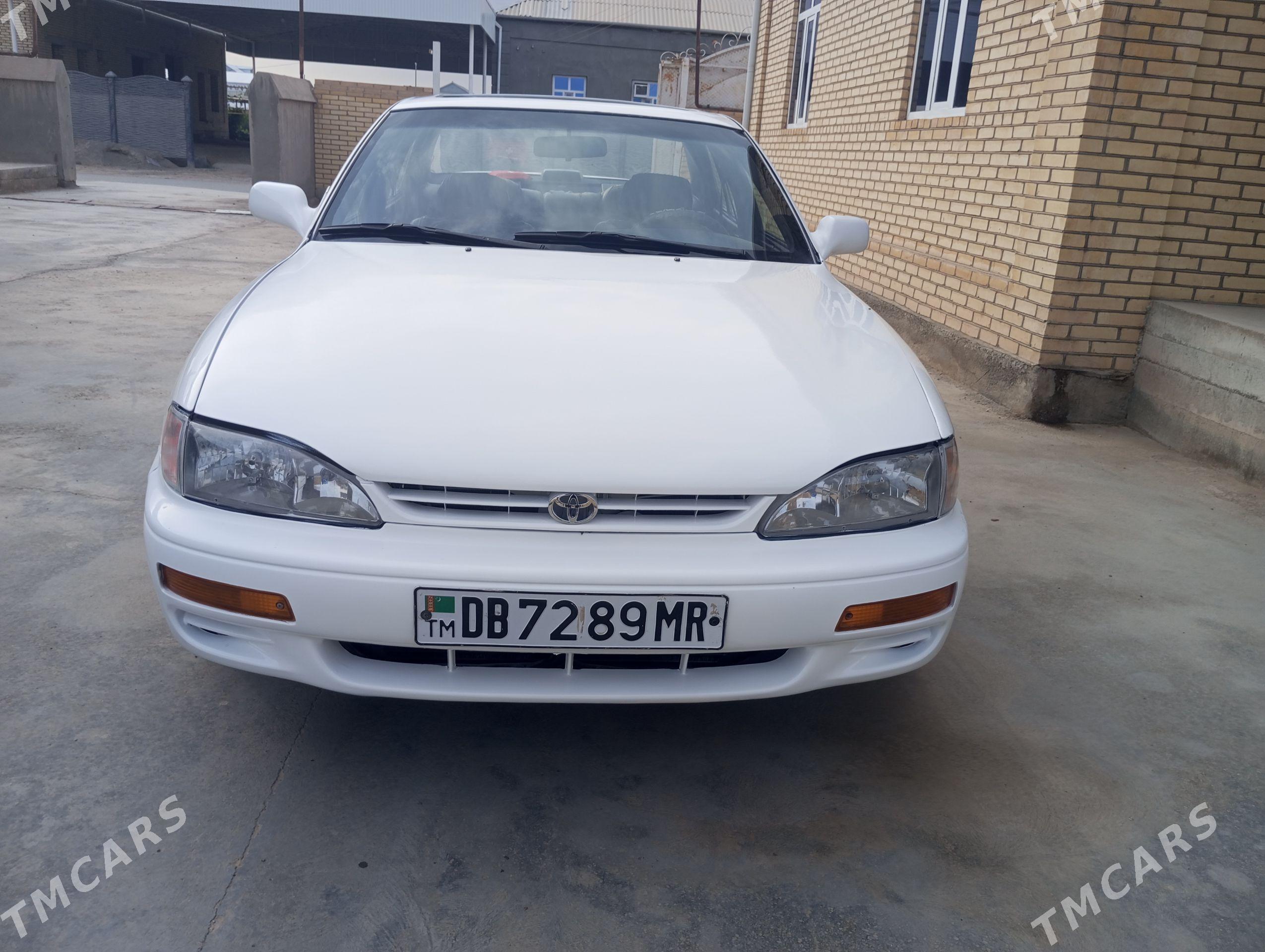 Toyota Camry 1993 - 129 000 TMT - Векильбазар - img 1