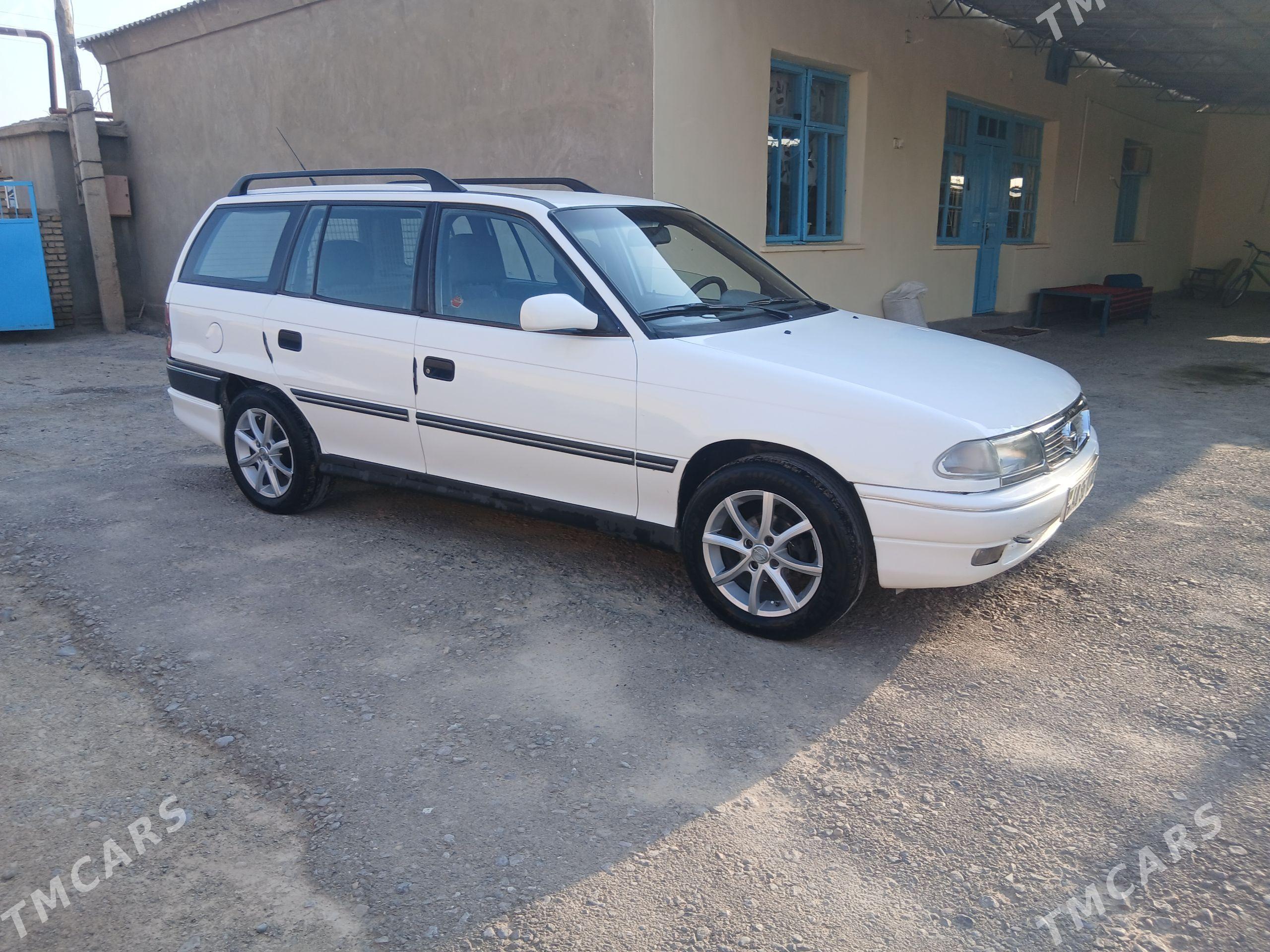 Opel Astra 1993 - 53 000 TMT - Кака - img 1