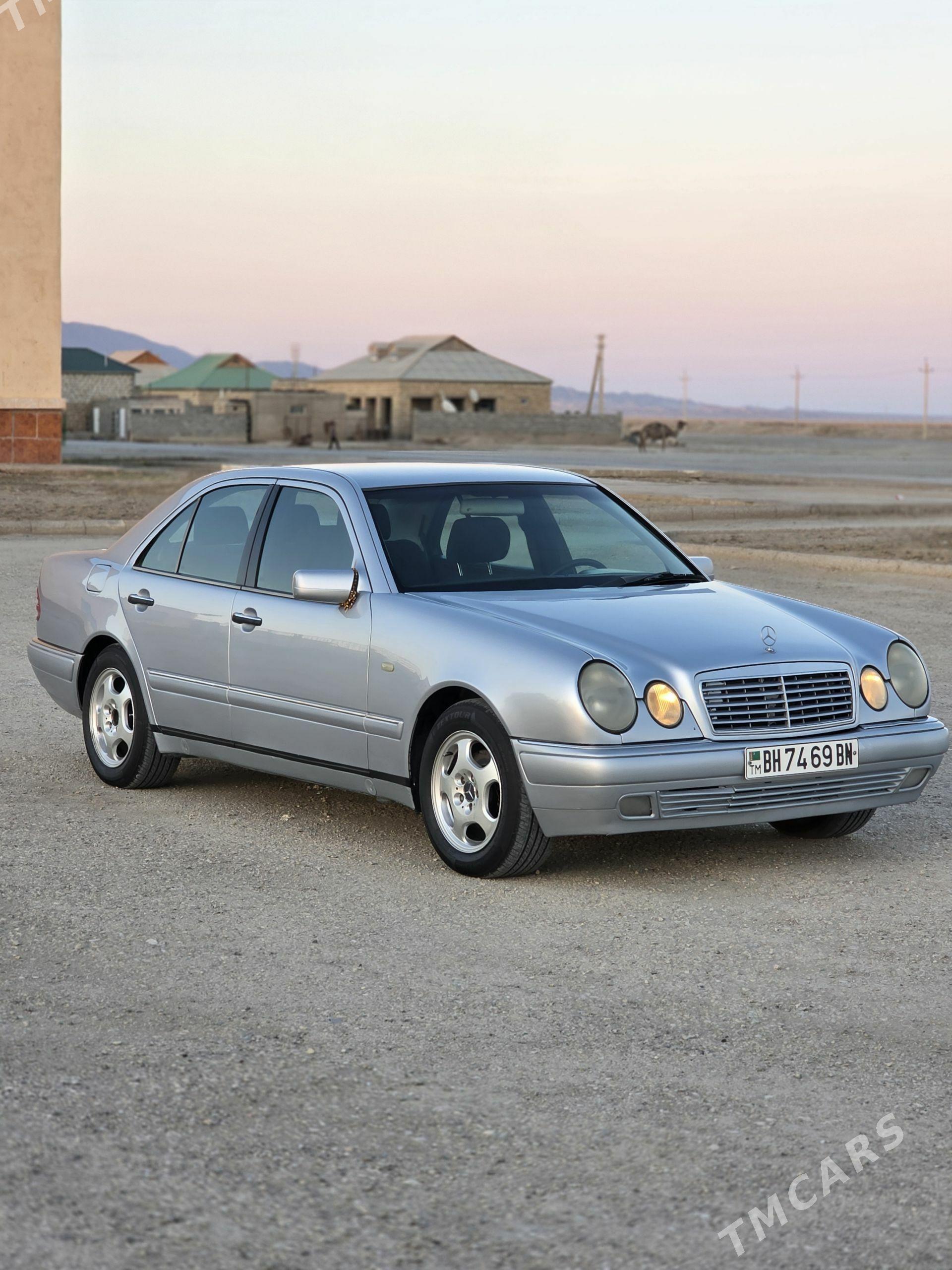 Mercedes-Benz E320 1999 - 120 000 TMT - Gumdag - img 1